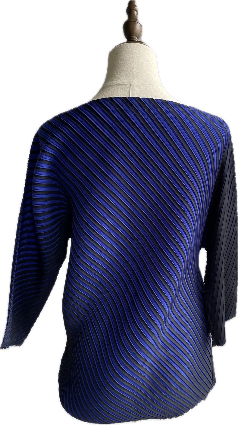 Issey Miyake size:2 Blue main line twill pleated top