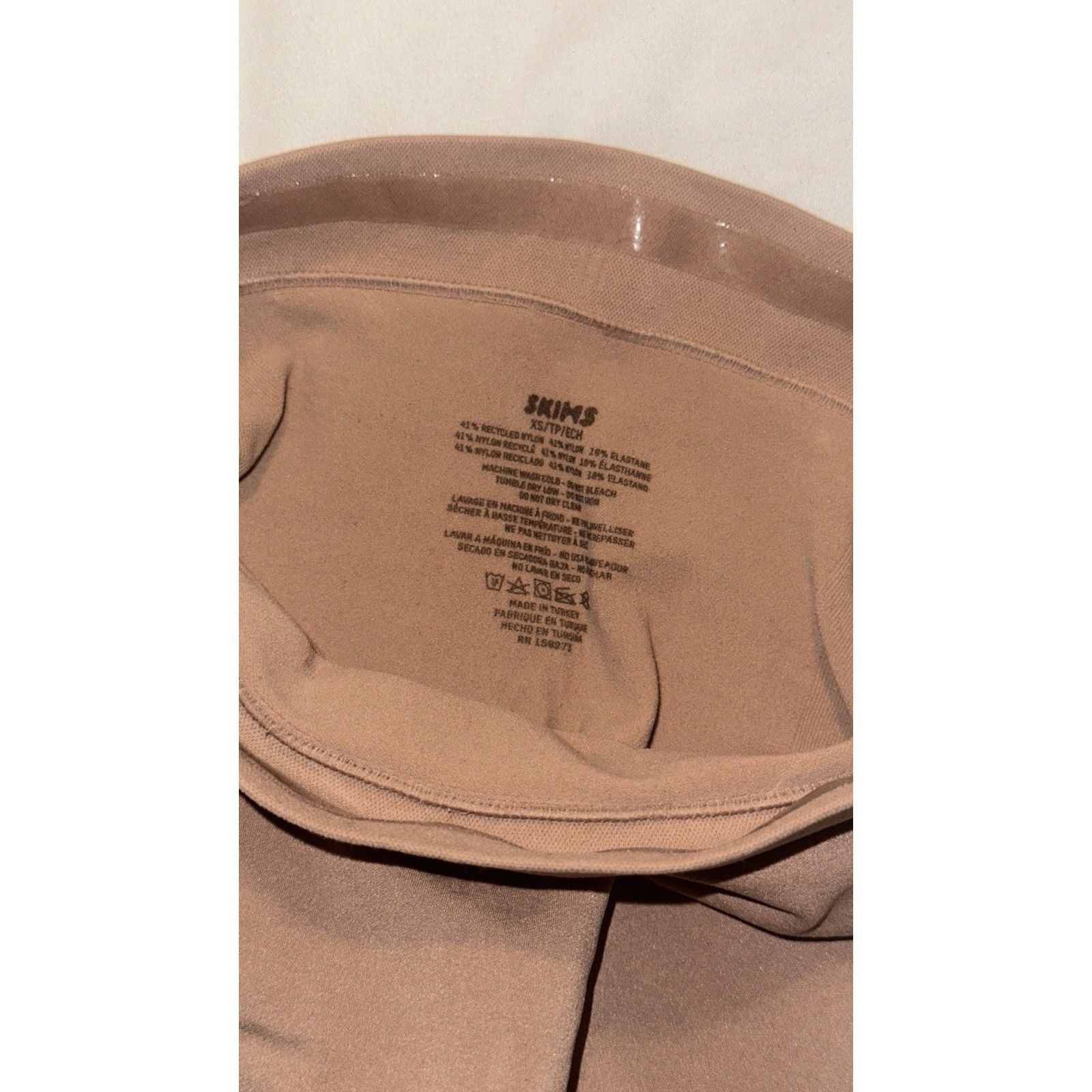 SKIMS NWOT SKIMS ABOVE THE KNEE SHORT Size ONE SIZE - 7 Thumbnail