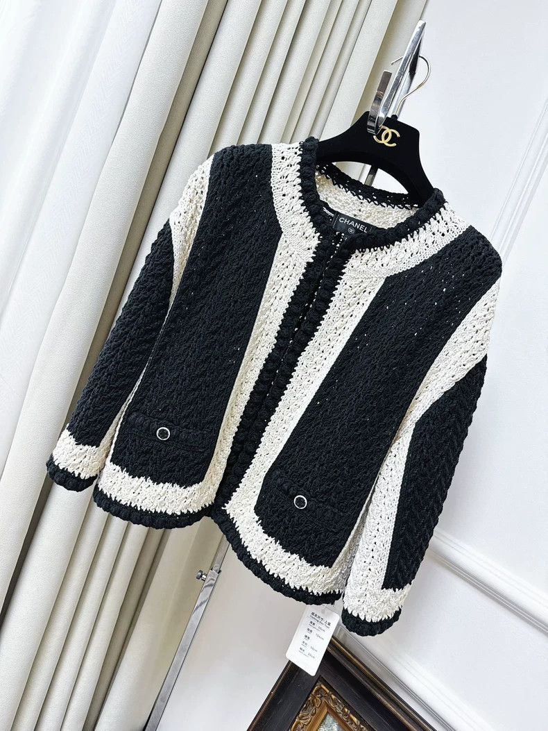 Chanel Chanel 22c early spring black and white hollow woven cardi Size XS / US 0-2 / IT 36-38 - 1 Thumbnail