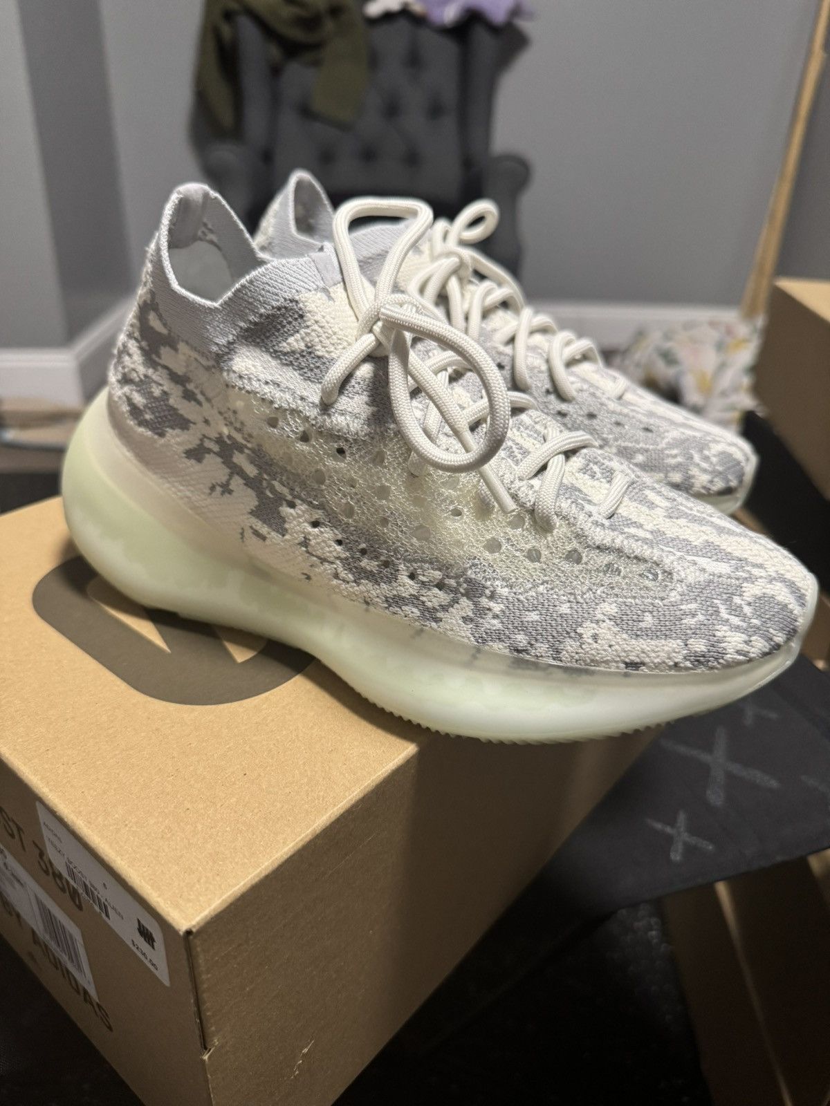 Adidas × Yeezy Adidas Yeezy Boost 380 sz 6Y Alien Size US 6 / EU 39 - 2 Thumbnail