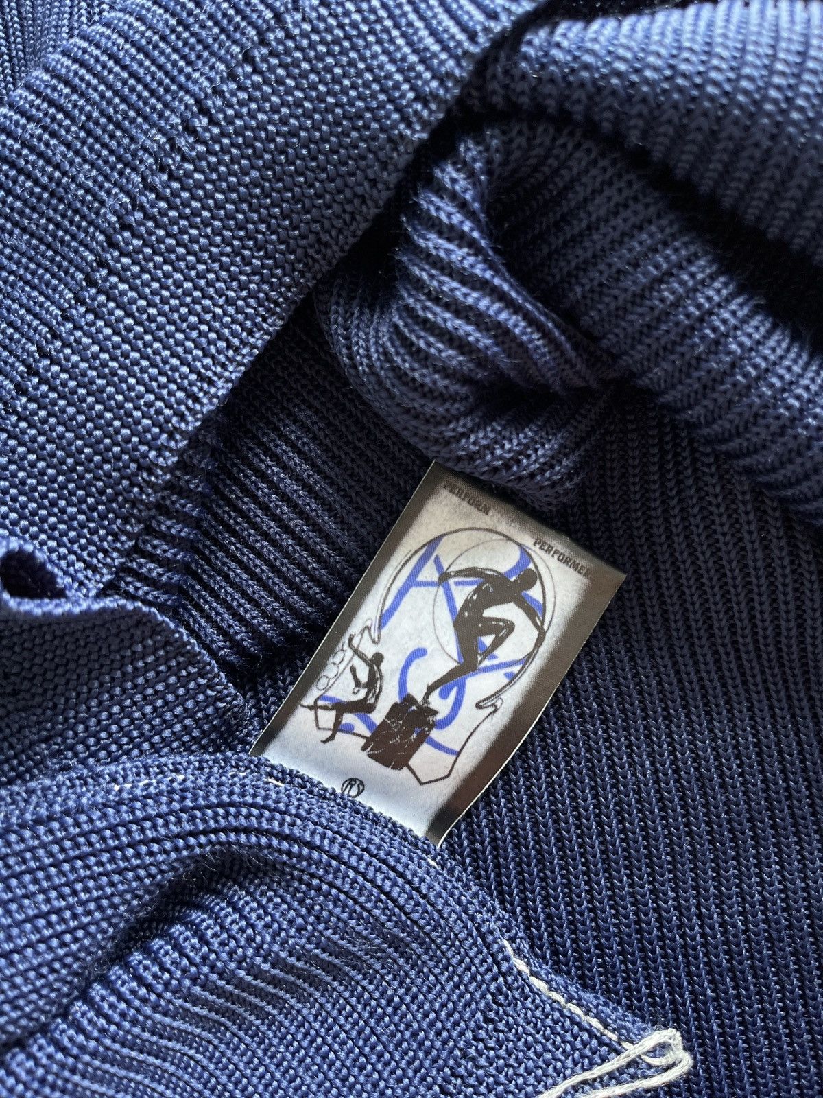 Raf Simons Oversized cropped RAF Simons “R” knit sweater! Size M Size US M / EU 48-50 / 2 - 6 Thumbnail