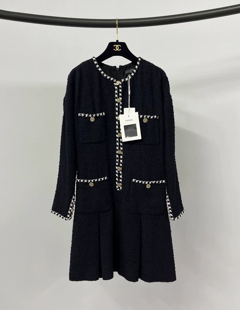 Chanel Chanel Black four-pocket tweed coat Size XS / US 0-2 / IT 36-38 - 1 Thumbnail