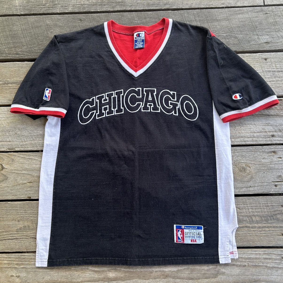 Champion × NBA × Vintage Vintage 90s Champion Chicago Bulls Warm Up Shooting Shirt Size US L / EU 52-54 / 3 - 1 Thumbnail