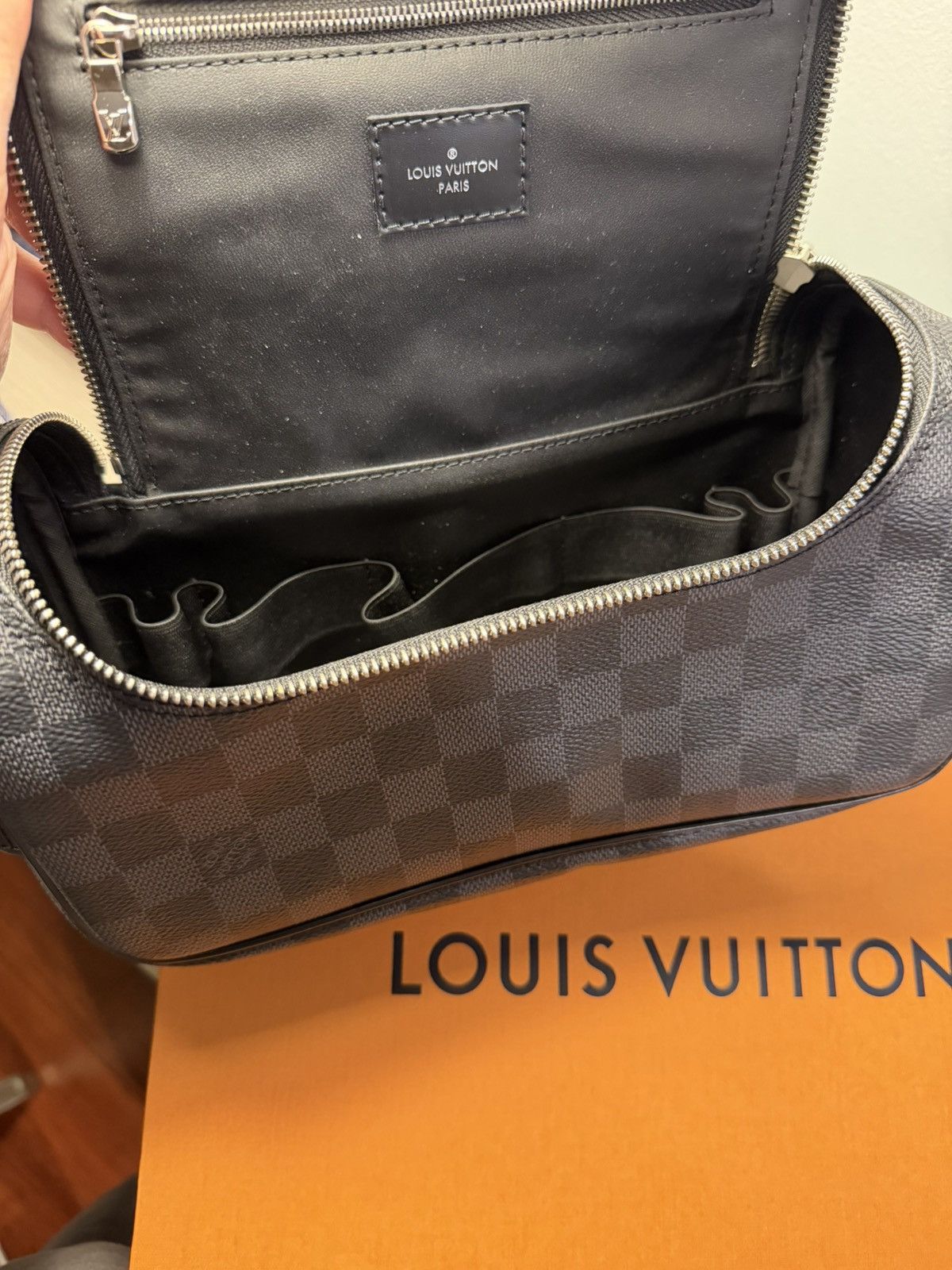 Louis Vuitton Louis Vuitton Toiletry Bag Size ONE SIZE - 11 Thumbnail