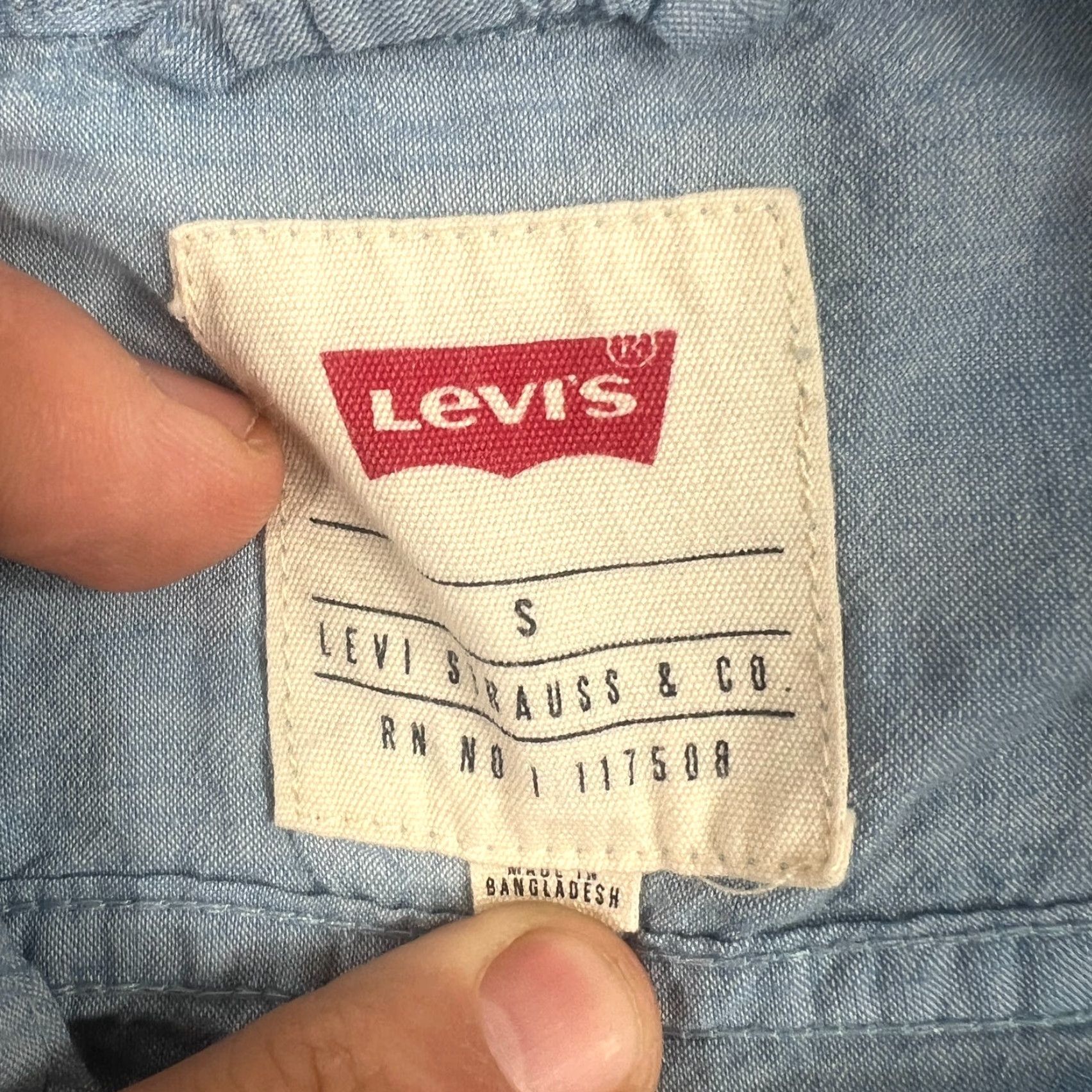 Levi's VINTAGE LEVI'S Shirt Mens Small Blue Chambray Red Tab Button Up Collared Size US S / EU 44-46 / 1 - 5 Thumbnail