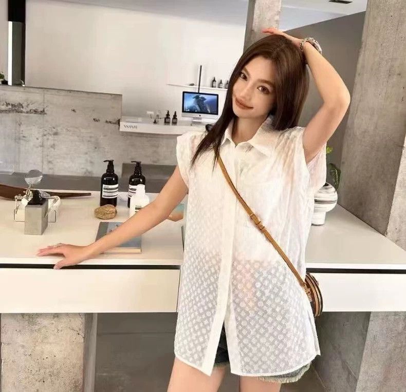 Louis Vuitton Louis Vuitton 23 white logo embossed full-print cotton lap Size XS / US 0-2 / IT 36-38 - 8 Thumbnail