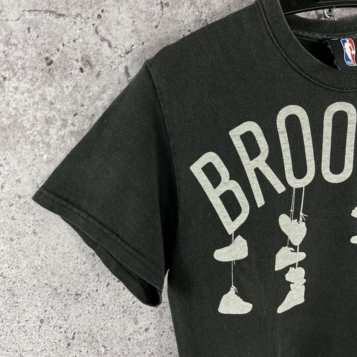 Brooklyn Clothing × NBA Vintage 90’s UNK Brooklyn T-Shirt Rare Big Logo Y2K Size S Size US S / EU 44-46 / 1 - 3 Thumbnail
