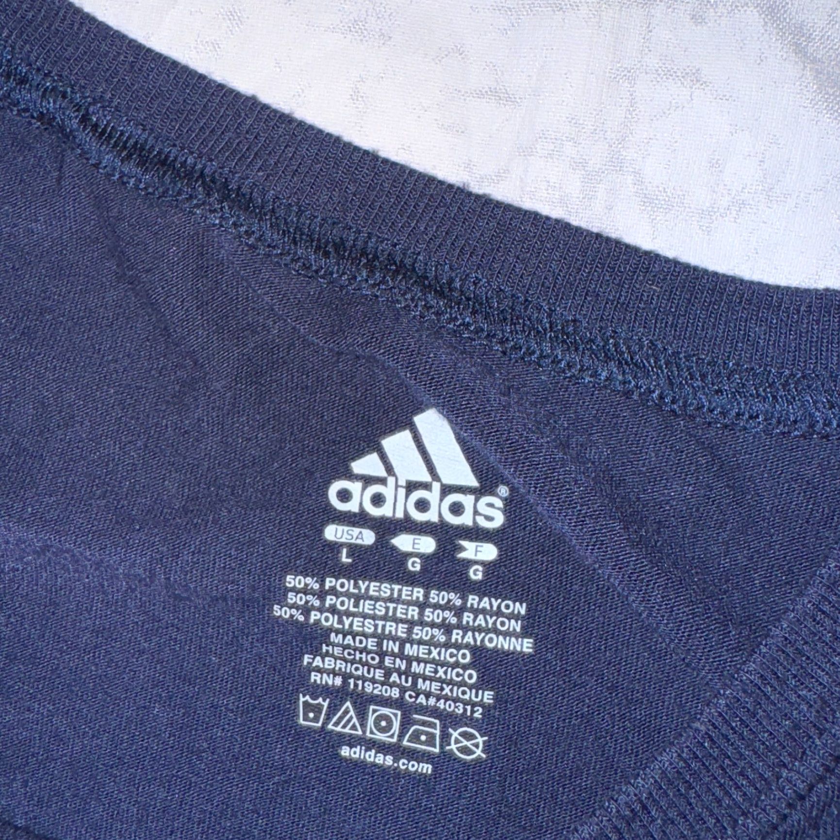 Adidas Adidas Dallas Mavericks Logo Graphic Navy Blue Tshirt L Crew Neck Casual Short Sleeve Women Regular Cotton Blend Jersey Logo Shirt Size L / US 10 / IT 46 - 4 Thumbnail