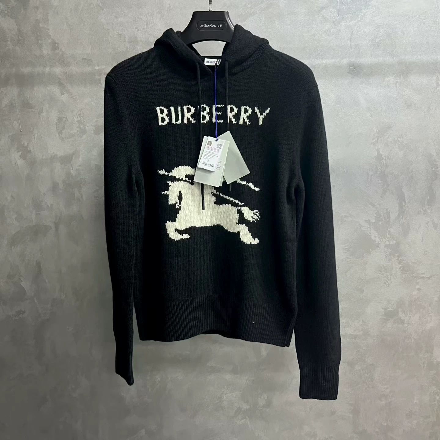 Burberry burberry black hoodie with logo design Size US S / EU 44-46 / 1 - 1 Thumbnail