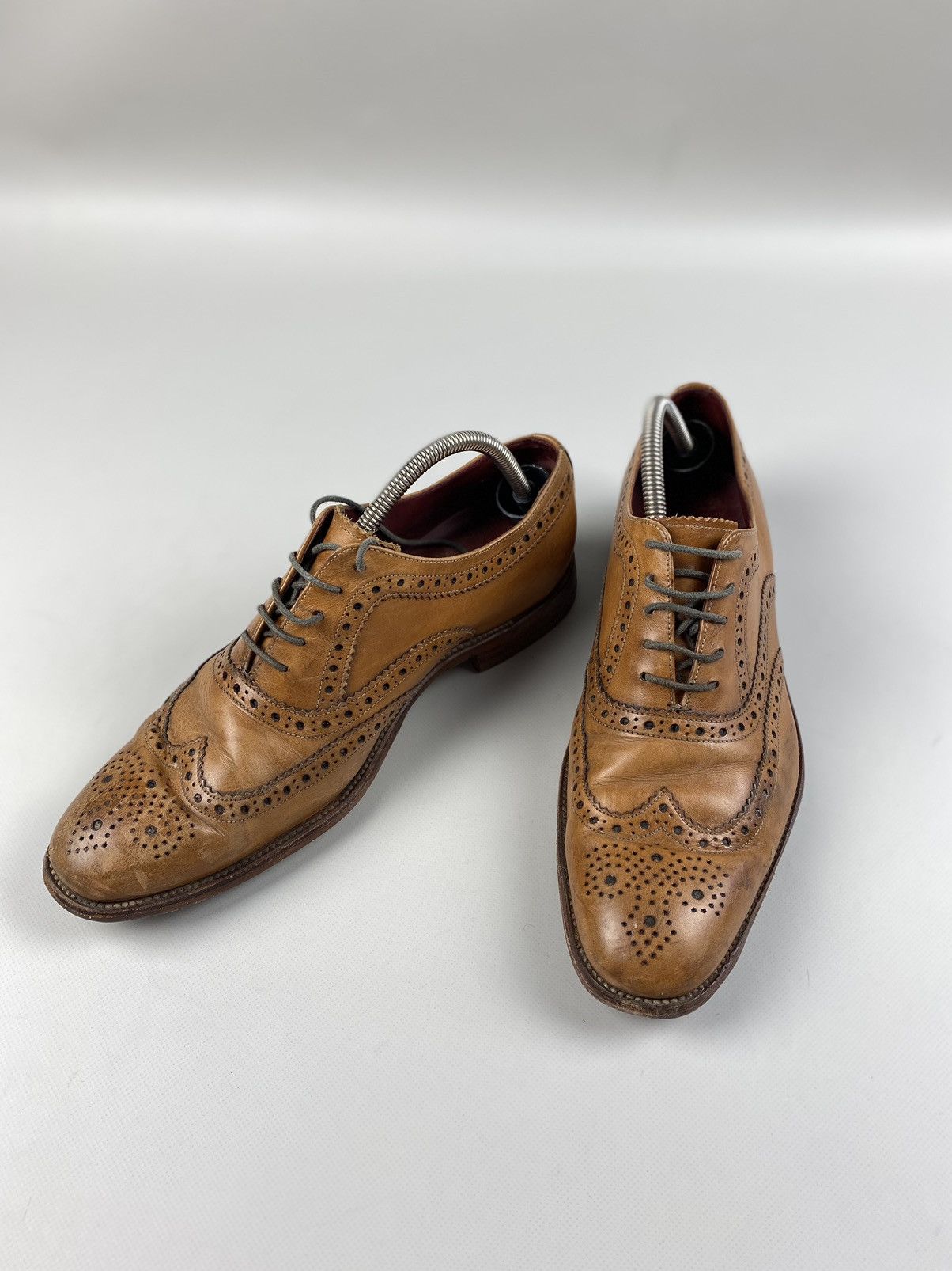 Loake Loake men’s leather formal brogues shoes Size US 9.5 / EU 42-43 - 19 Thumbnail