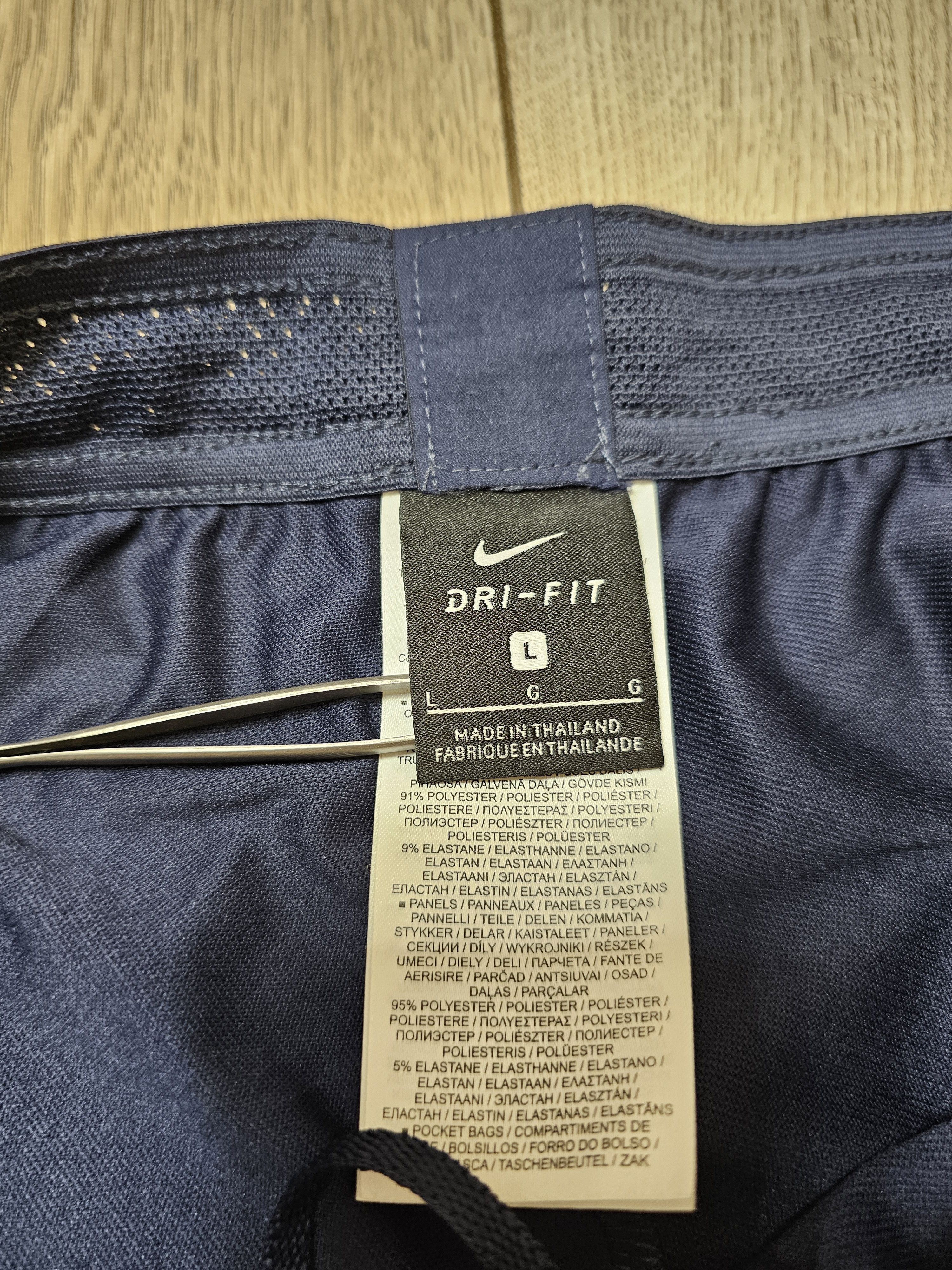 Nike BIRMINGHAM CITY 2020 2021 AWAY FOOTBALL SOCCER JERSEY Size US L / EU 52-54 / 3 - 13 Thumbnail