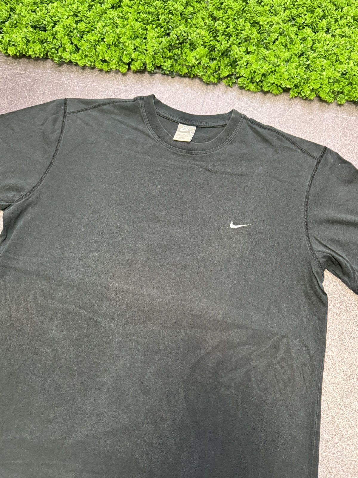 Nike × Vintage Vintage 2000s Nike Swoosh Faded T Shirt Y2K Tee Size US L / EU 52-54 / 3 - 11 Thumbnail