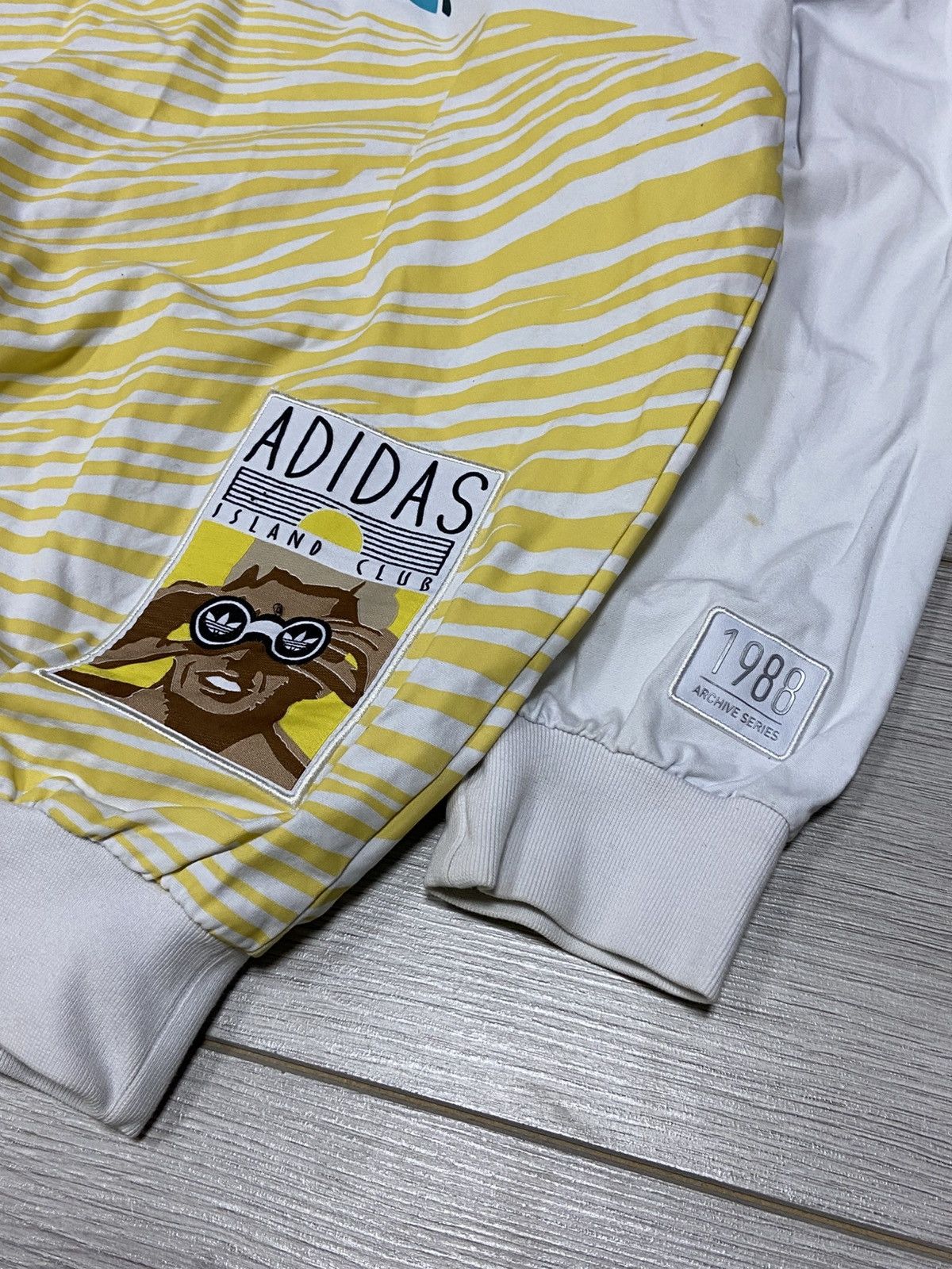 Adidas Adidas RARE Iceland club beach over print sweatshirt Size US L / EU 52-54 / 3 - 5 Thumbnail