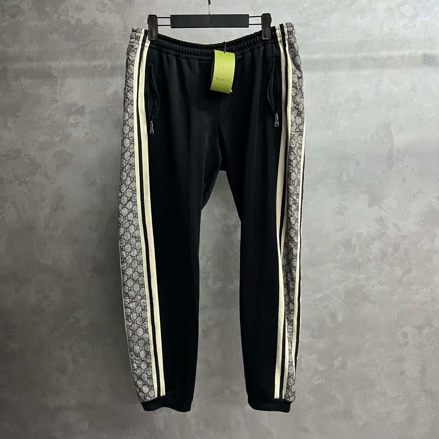 Gucci gucci black gg logo knit jogger pants Size US 32 / EU 48 - 1 Thumbnail