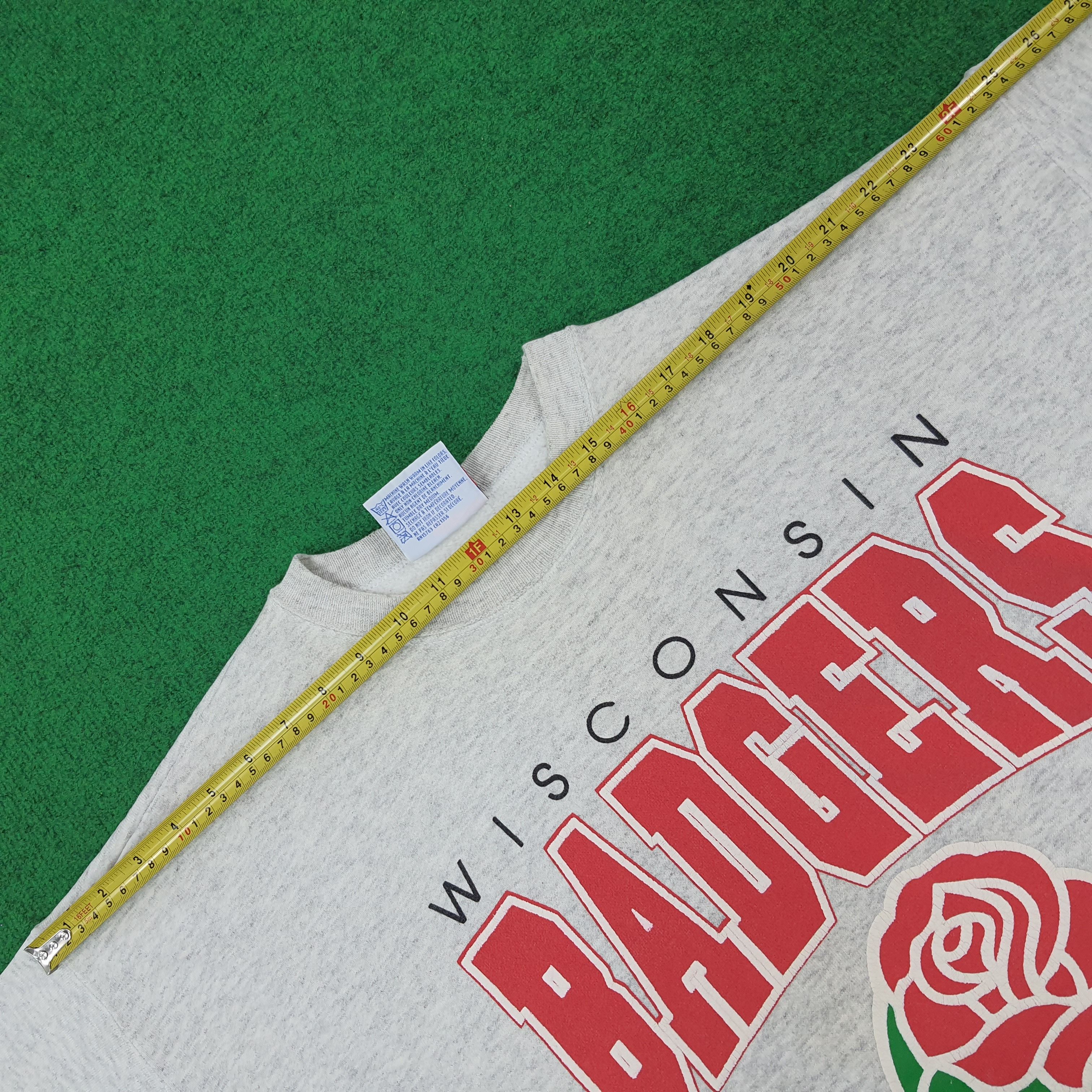 NFL Vintage NFL Wisconsin Badgers Football Sweatshirt C243N30 Size US XL / EU 56 / 4 - 7 Thumbnail