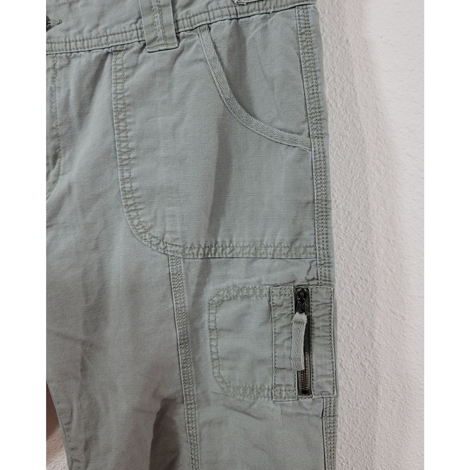 Eddie Bauer Eddie Bauer Army Green Cropped Pant 12 Roll Tab Button Leg Size 34" / US 12 / IT 48 - 2 Thumbnail