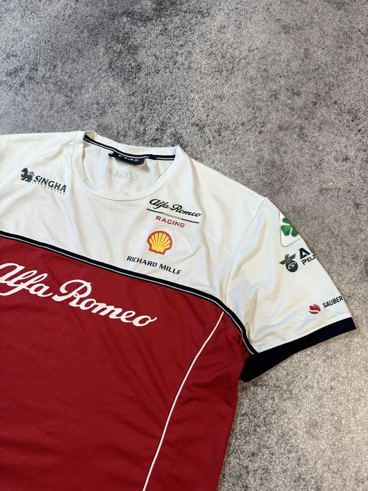 Formula 1 Alfa Romeo Racing Big Logo F1 T-shirt Streetwear Rare XL Size US XL / EU 56 / 4 - 3 Thumbnail