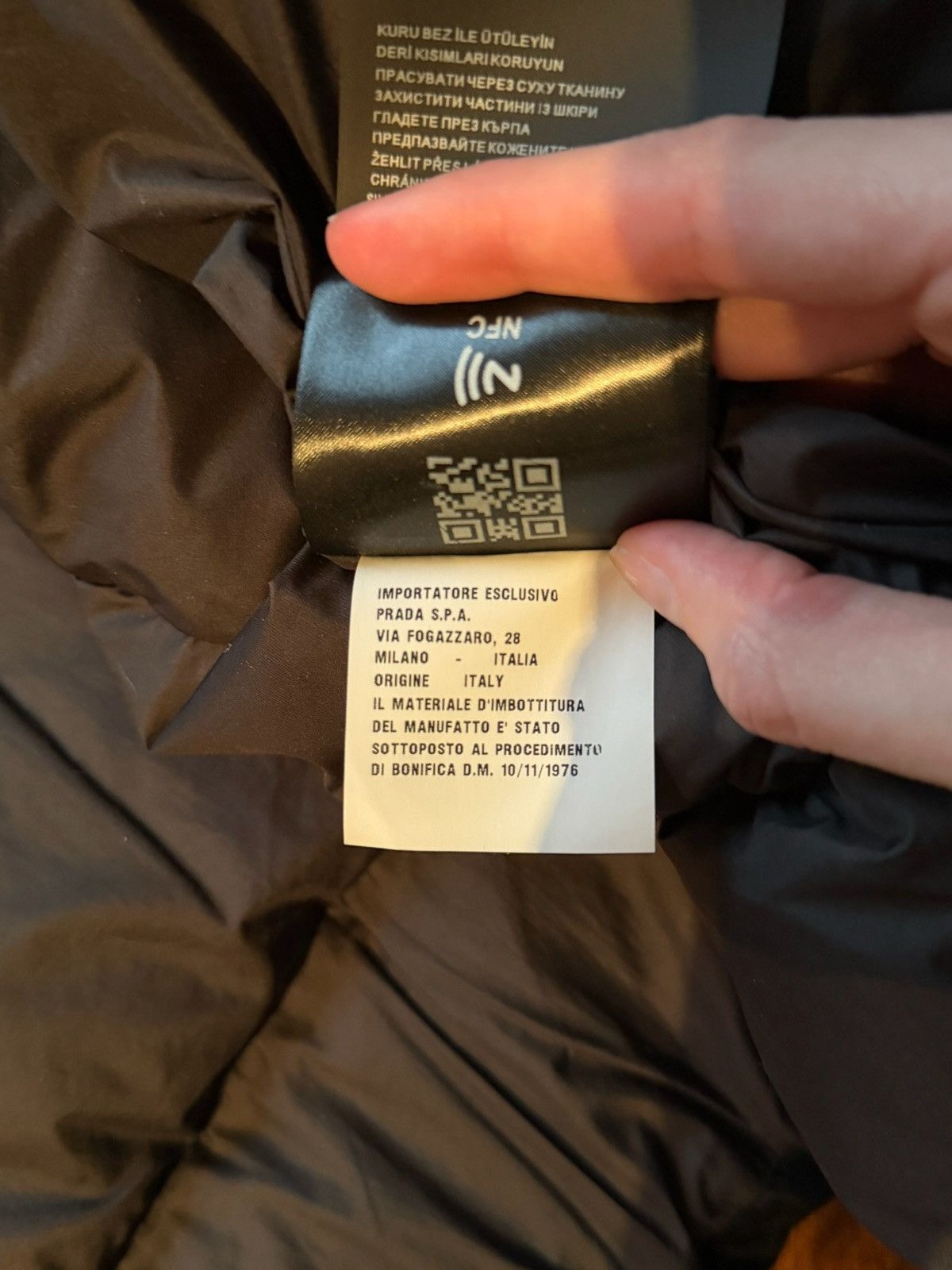 Prada Velvet puffer jacket Size US M / EU 48-50 / 2 - 24 Thumbnail