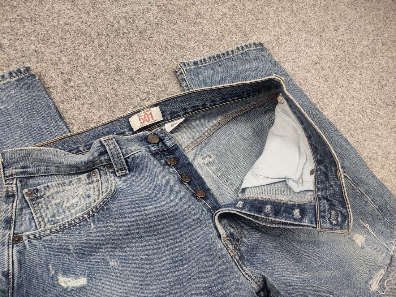 Levi's Vintage Levis 501 Straight Leg Distressed Faded Denim Jeans Size US 33 - 12 Thumbnail