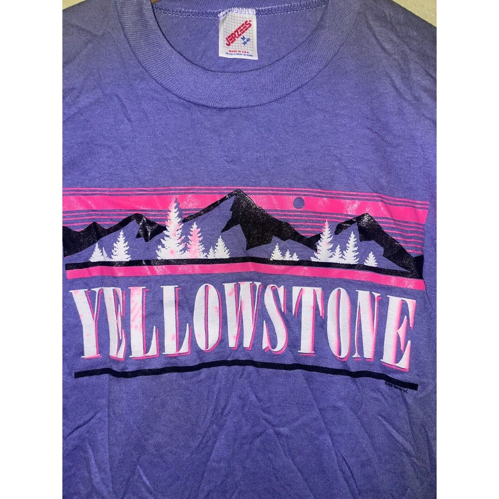 Jerzees 1989 Vintage Yellowstone Mountain Graphic Purple Shirt 80s Size M / US 6-8 / IT 42-44 - 2 Thumbnail