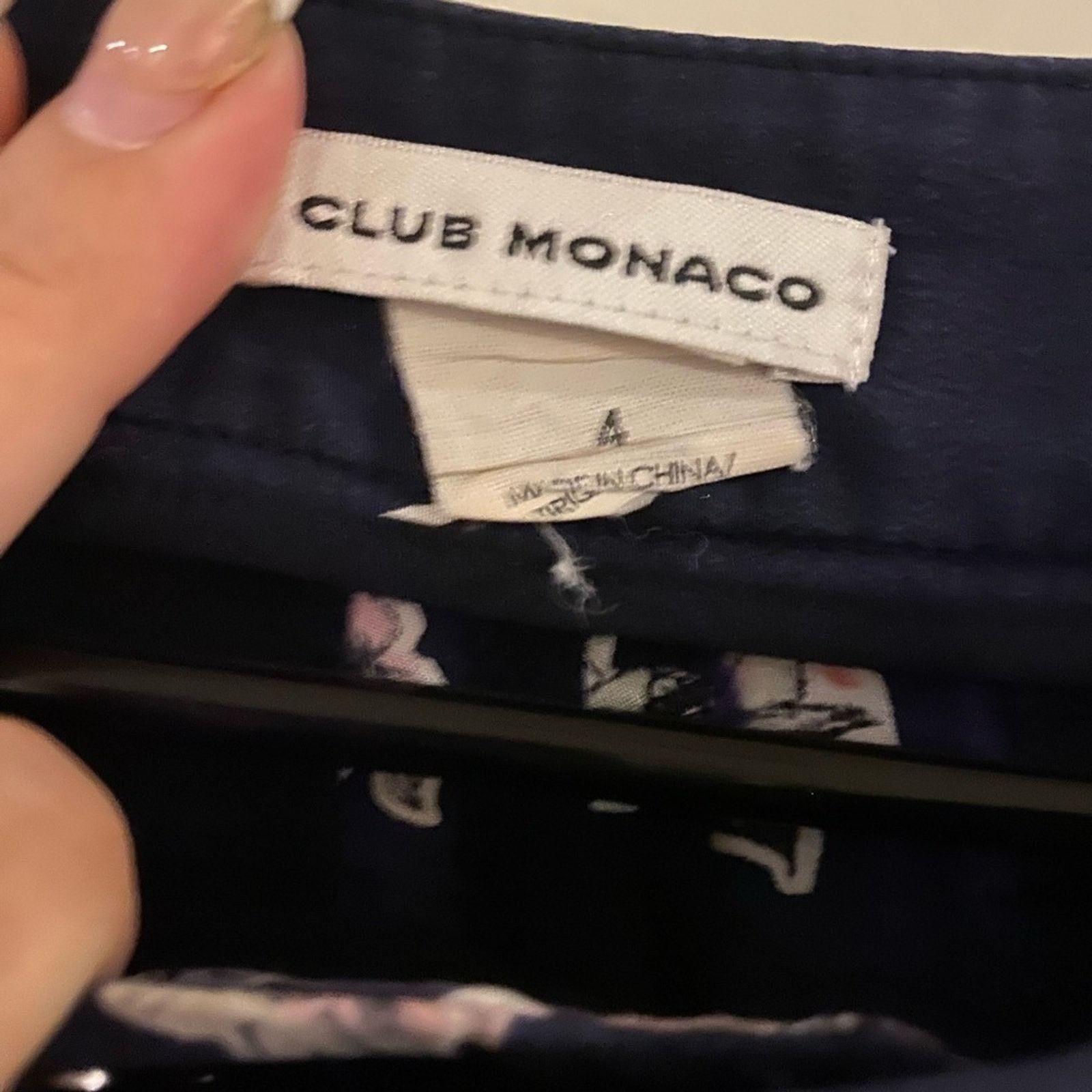 Club Monaco Club Monaco Silk Shorts Scalloped Hem 4 Navy Floral Pattern Size 27" / US 4 / IT 40 - 3 Thumbnail
