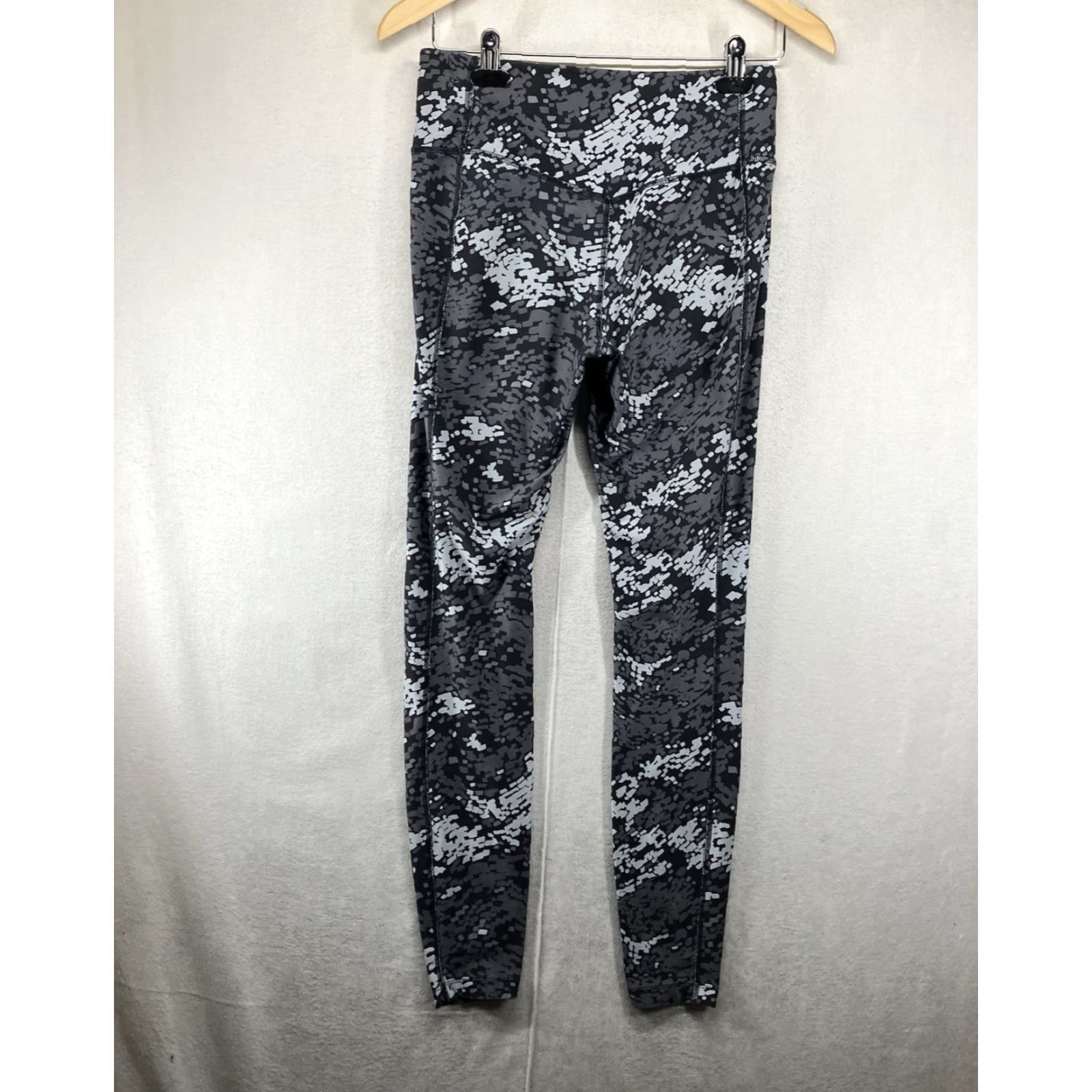 Nike Nike Dri Fit Leggings Women's Small Gray Camouflage Workout One Legend Pant Size 28" / US 6 / IT 42 - 2 Thumbnail