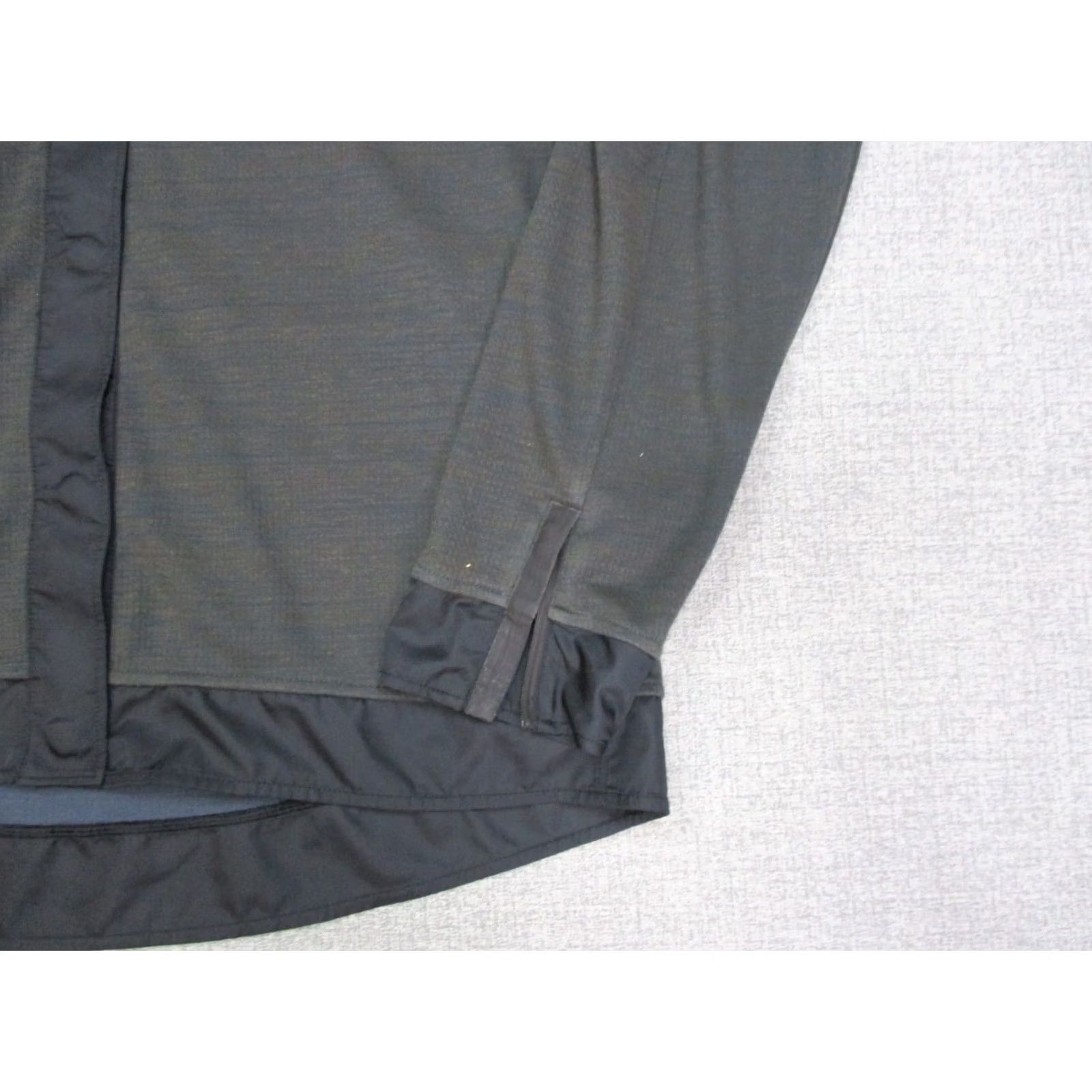 Under Armour Under Armour Sweatshirt Men Large Black Fleece Pullover Outdoor Hiking-Weight All Seasons Long Sleeve Casual Mens Size US L / EU 52-54 / 3 - 3 Thumbnail