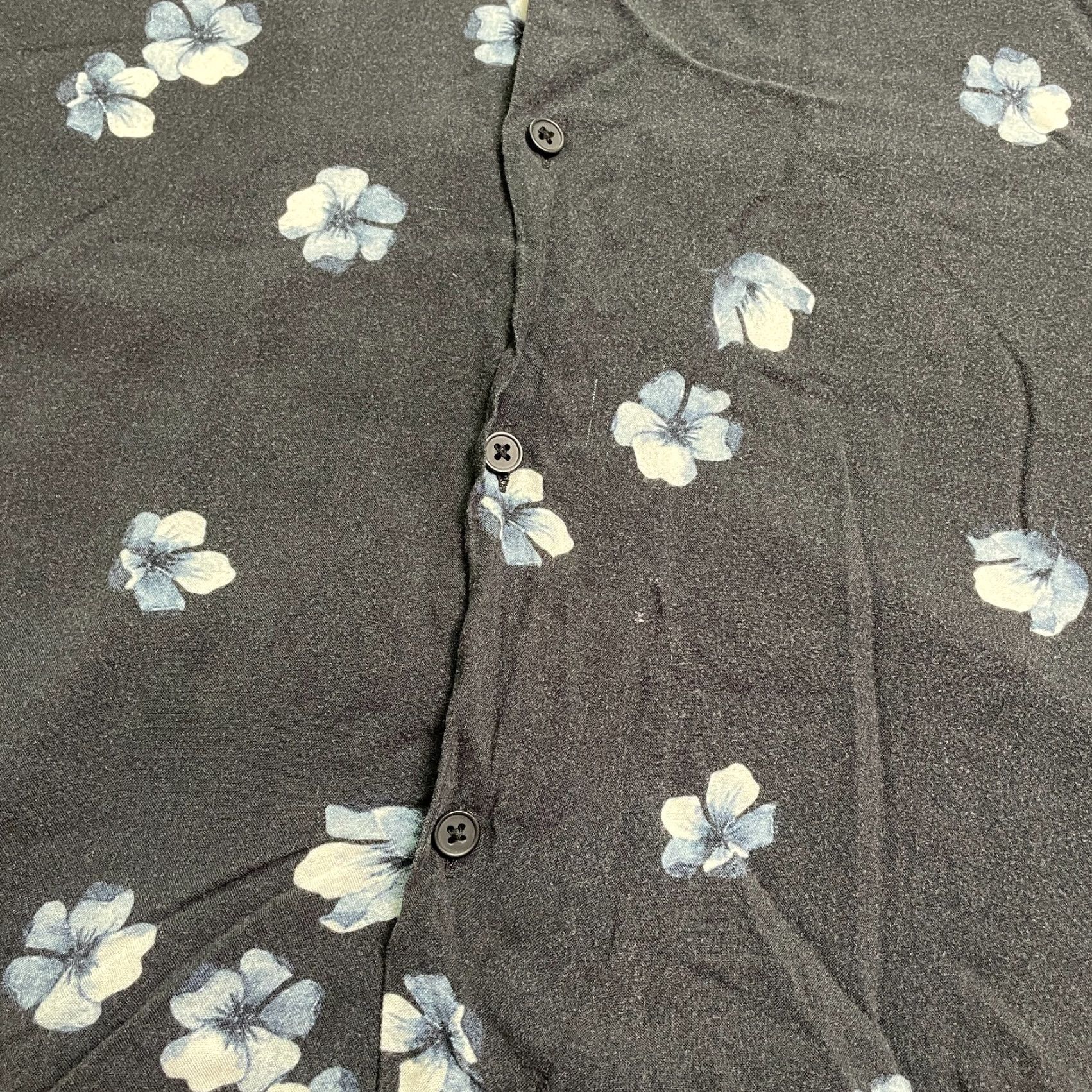 Asos ASOS Mens Hawaiian Shirt Short Sleeve Button-Down Black Floral Viscoose 2XL Adult Regular Mens Tropical Casual Buttons Shirt Size US XXL / EU 58 / 5 - 4 Thumbnail
