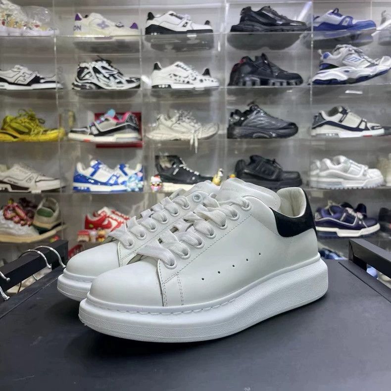 Alexander McQueen Alexander McQueen Leather Casual Sneakers for Men Size US 8 / EU 41 - 1 Thumbnail