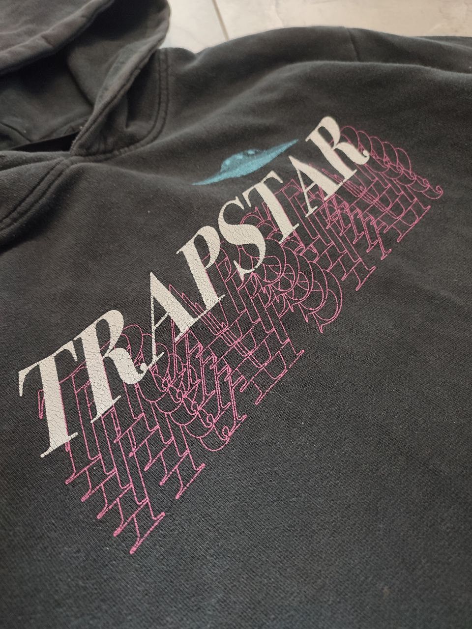 Japanese Brand Y2K TRAPSTAR sunfaded grunge hoodie big central logo Size US S / EU 44-46 / 1 - 4 Thumbnail