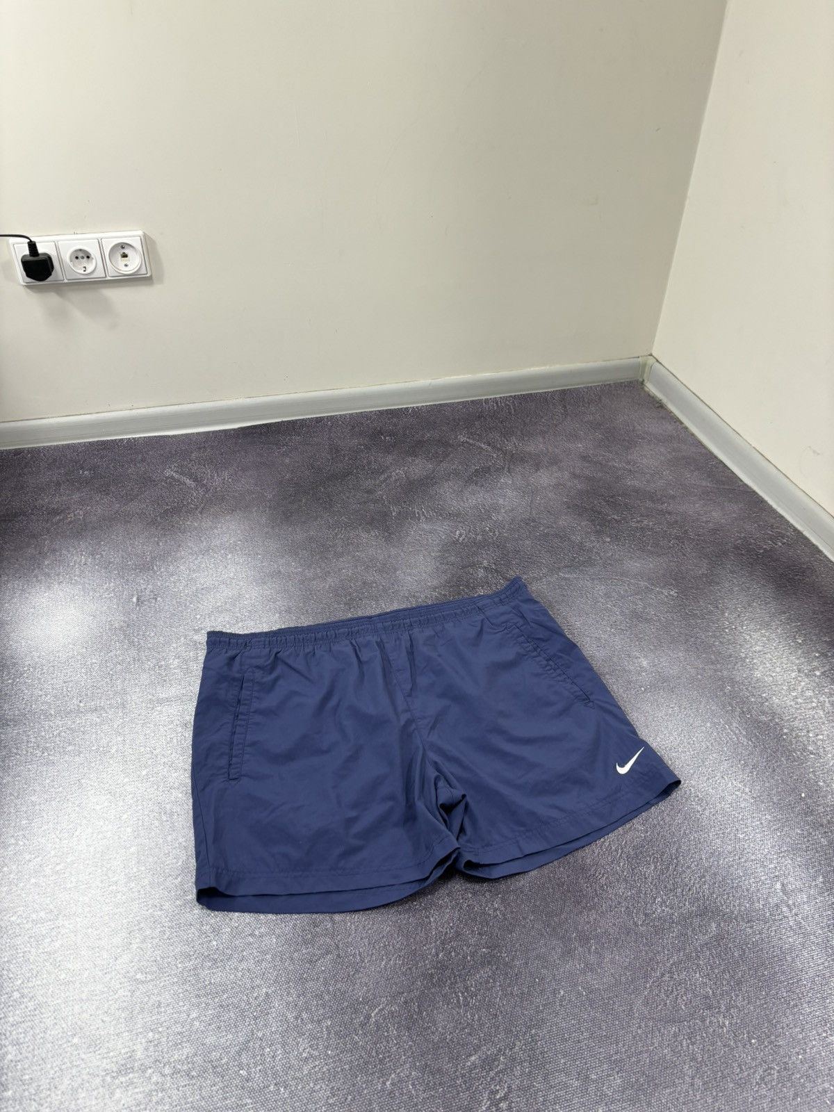 Nike Vintage 90s Nike Y2K Retro Hype Big Logo Swoosh Nylon Shorts Size US 34 / EU 50 - 3 Thumbnail