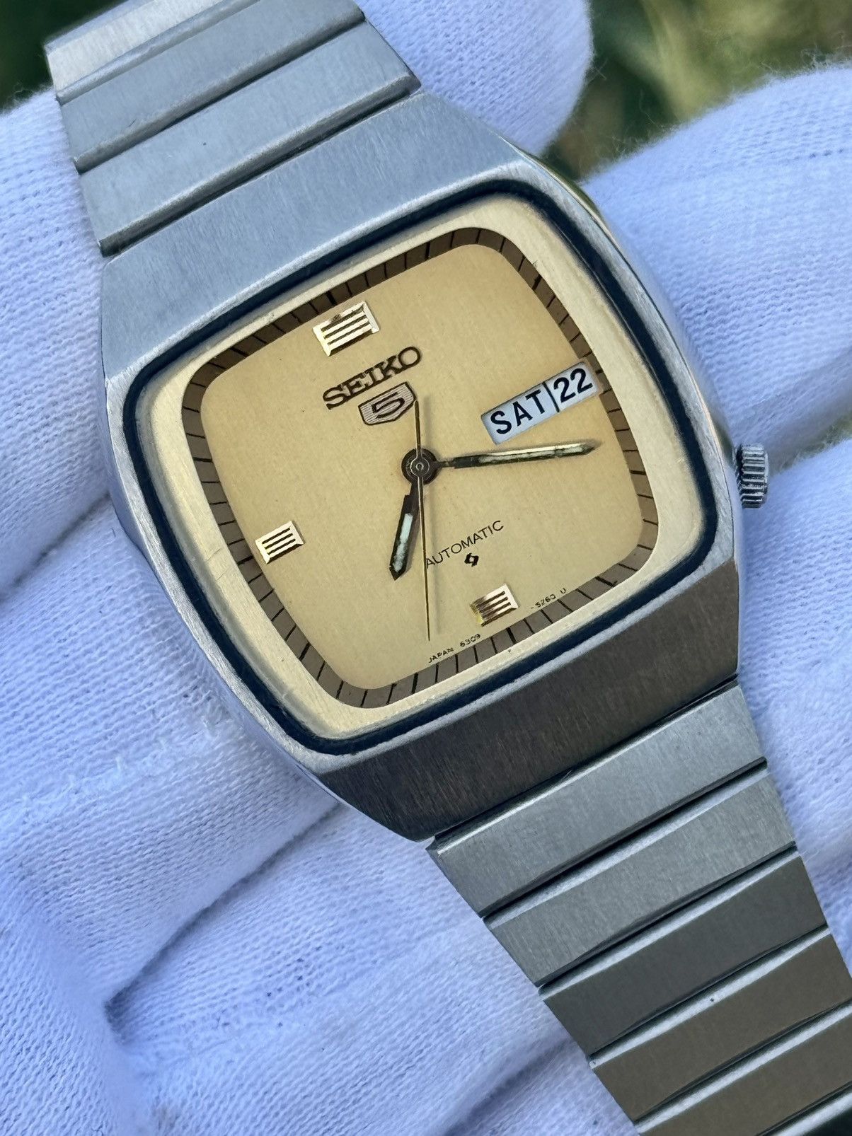 Seiko Vintage Seiko 5 Automatic japan Watch: golden Dial, TV Case Size 36 - 10 Thumbnail