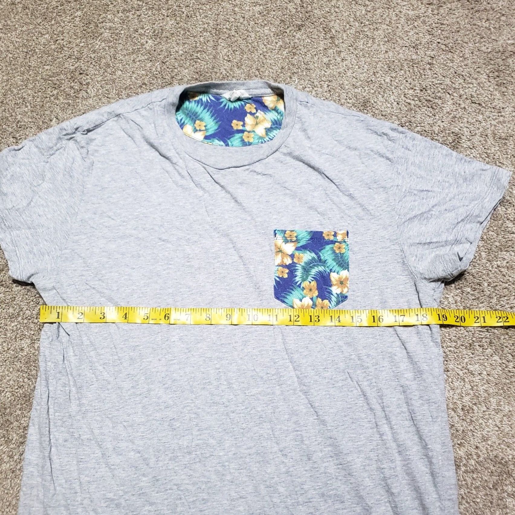 Vintage Aéropostale Gray Floral Shirt Short Sleeve Women L Adult Large Gray Shirt Womens Large Printed Floral Shirt? Size S / US 4 / IT 40 - 4 Thumbnail