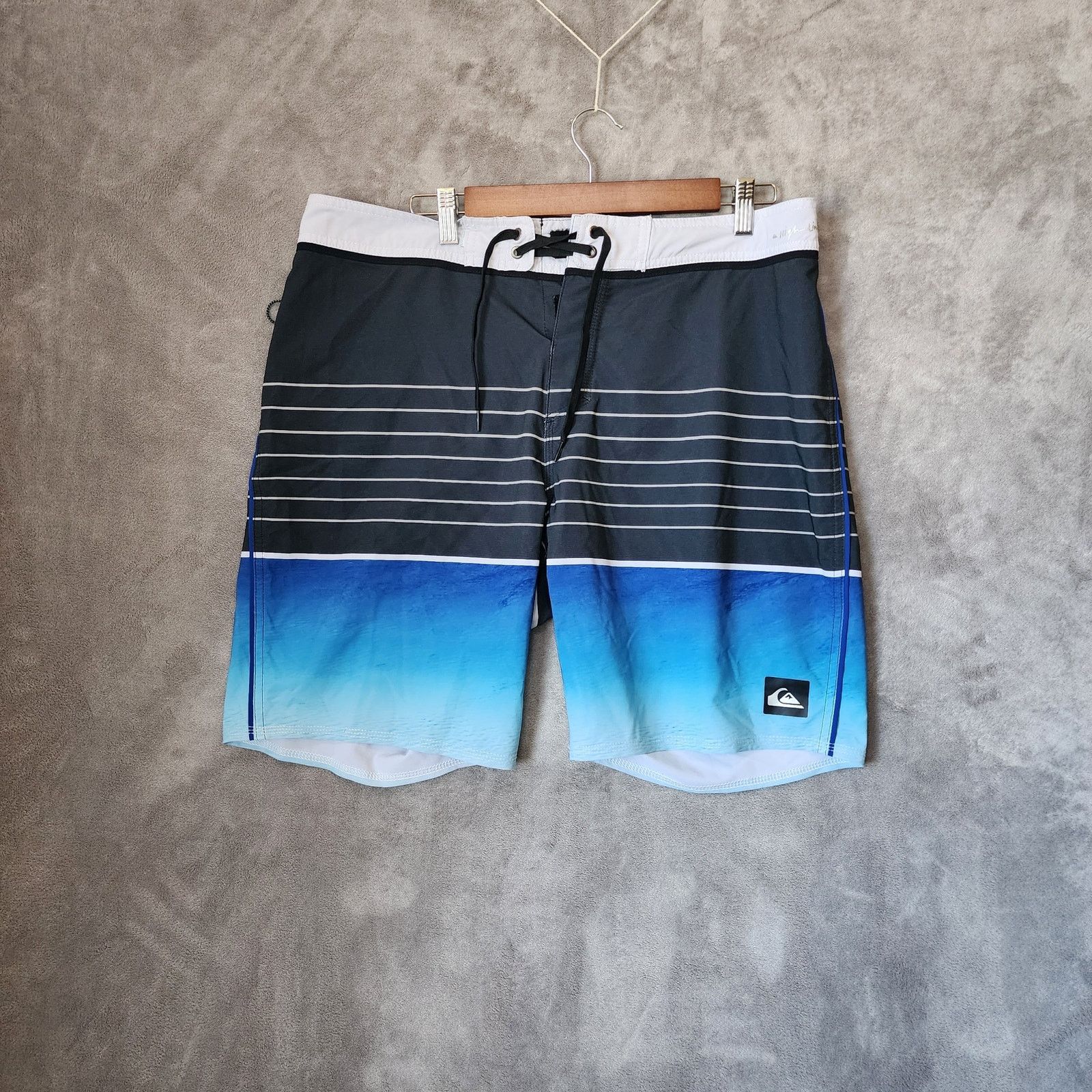 Quiksilver Men's Quiksilver Blue Striped Board Shorts Size 34 Size US 34 / EU 50 - 1 Thumbnail