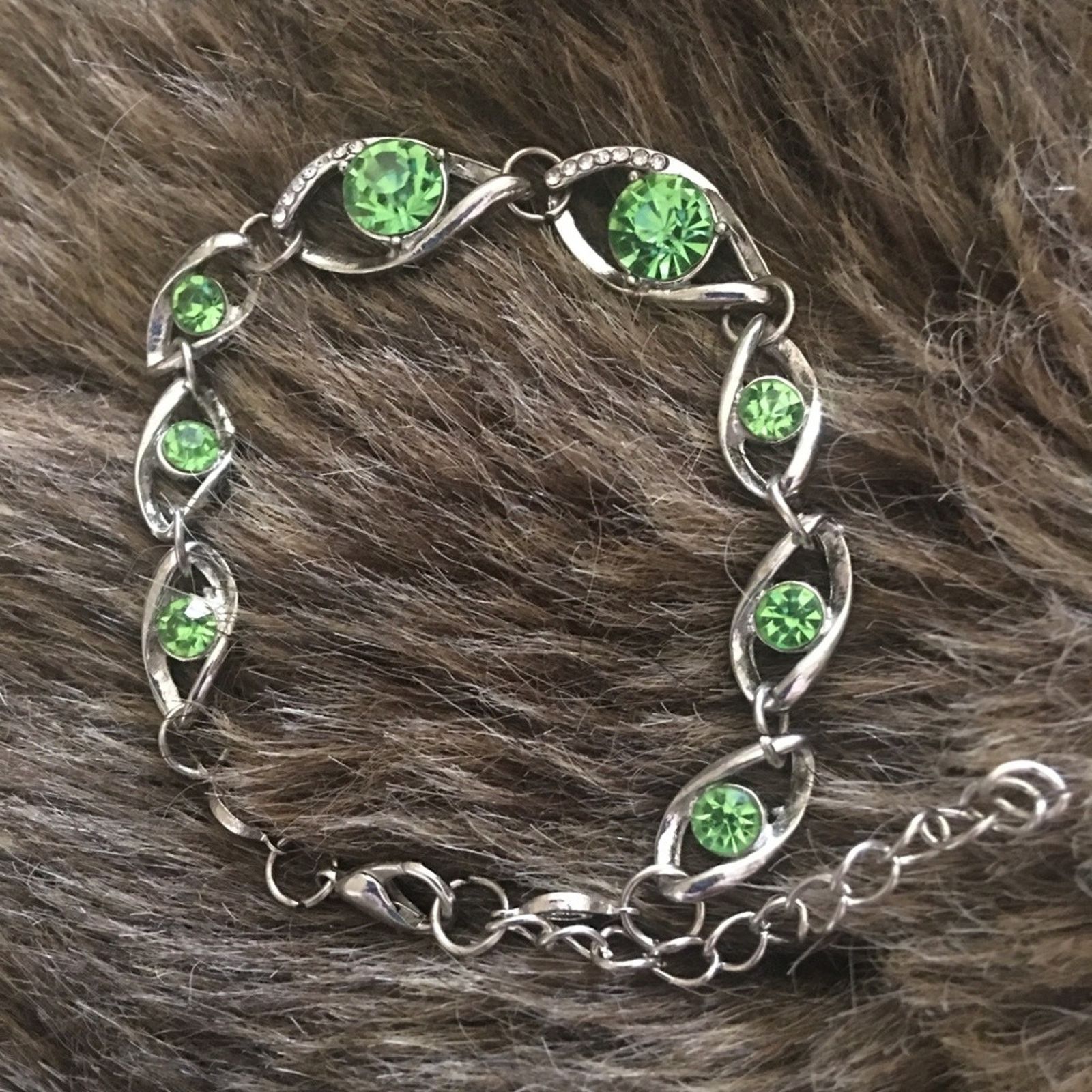 Vintage Vintage green faceted glass silver plated bracelet Size ONE SIZE - 7 Thumbnail