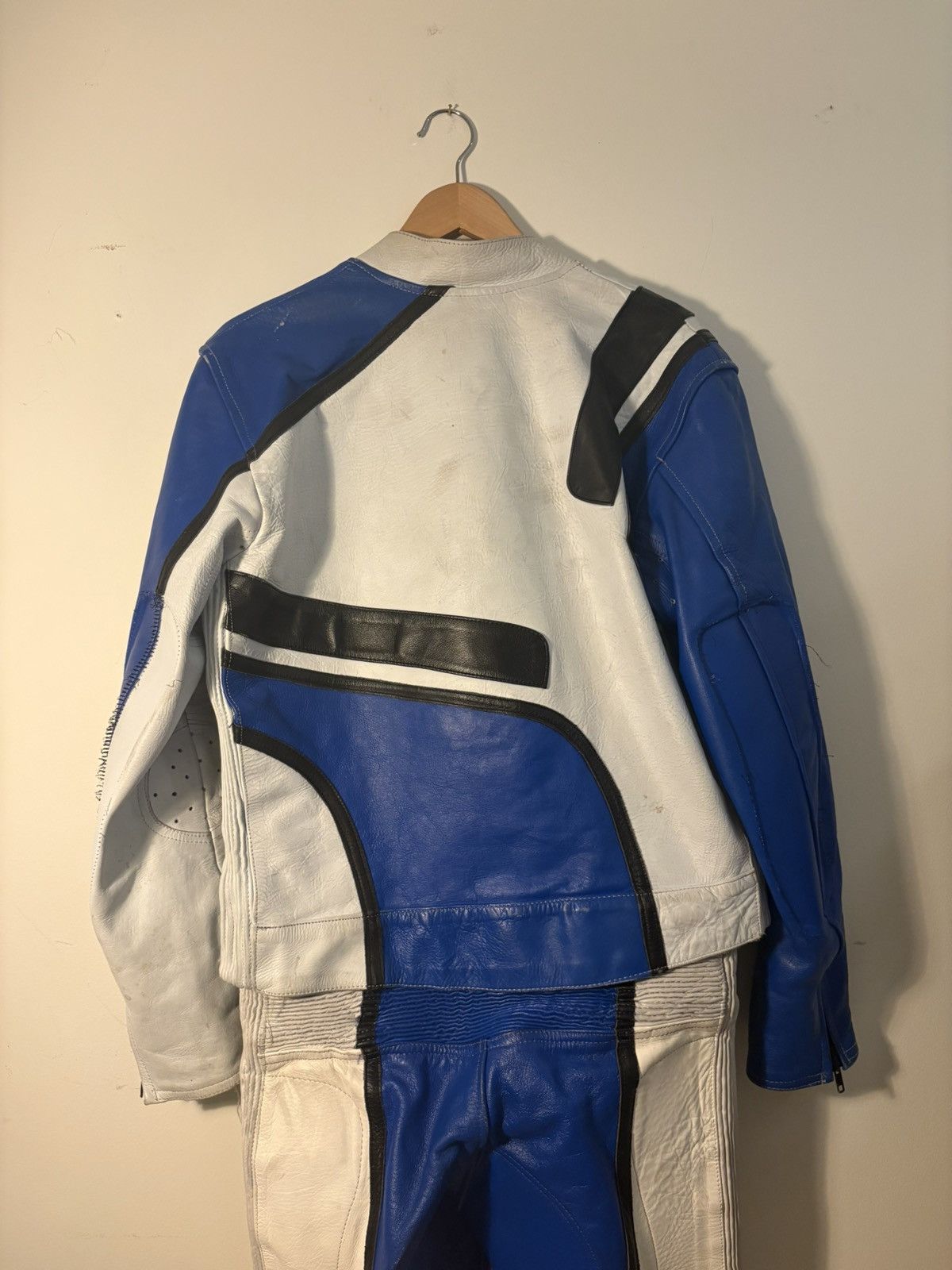 Leather Motorcycle Racing Suit Vintage Size US L / EU 52-54 / 3 - 8 Thumbnail