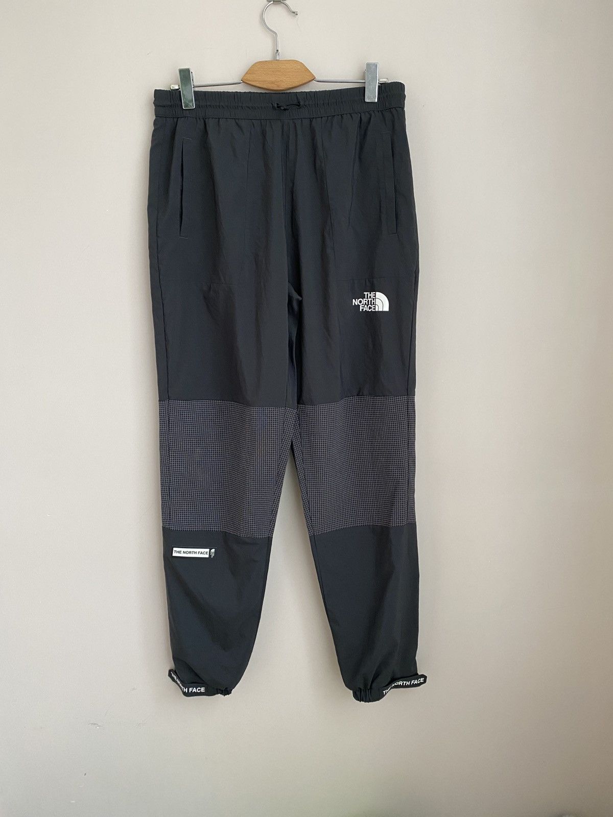 The North Face The North Face Training Mountain Athletic joggers in black Size US 32 / EU 48 - 1 Thumbnail