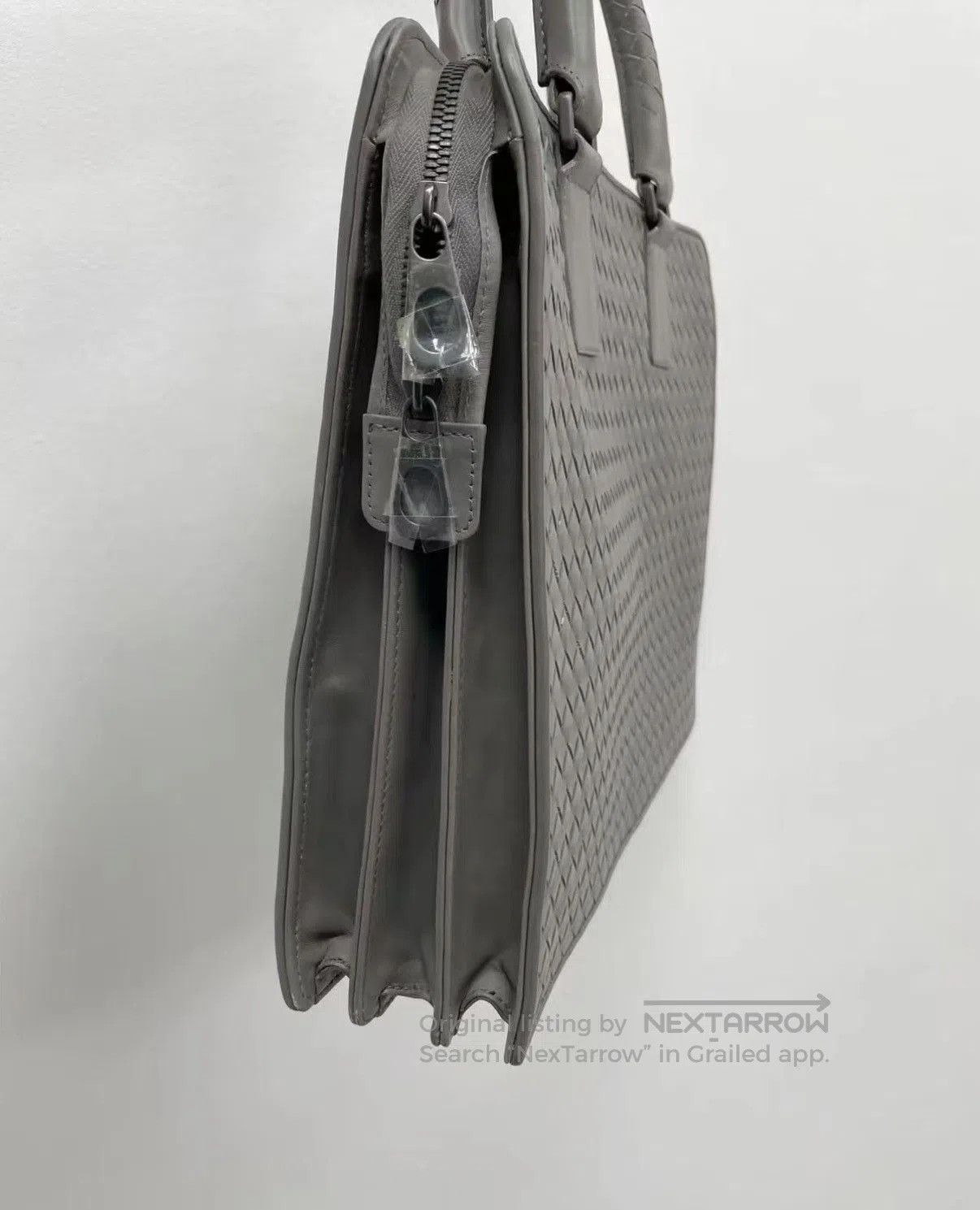 Bottega Veneta Gray Woven Pattern Structured Handbag. Size ONE SIZE - 3 Thumbnail