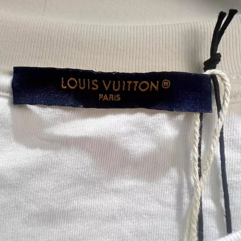 Louis Vuitton Louis Vuitton 25 New SKi Ski Print Logo Short Sleeve Size US L / EU 52-54 / 3 - 2 Thumbnail