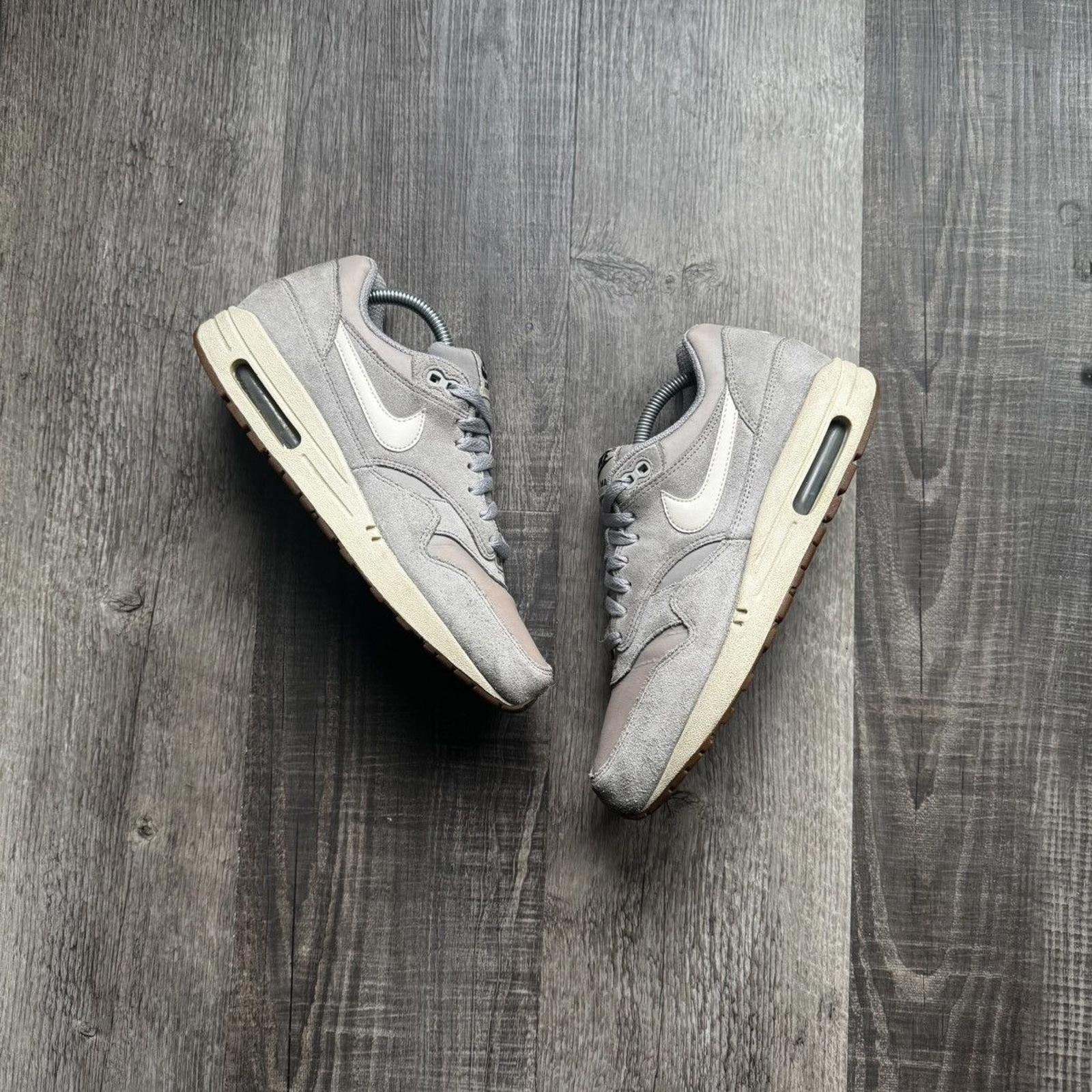 Nike NIKE • Air Max 1 "2014 Matte Silver" (9M) Size US 9 / EU 42 - 9 Thumbnail