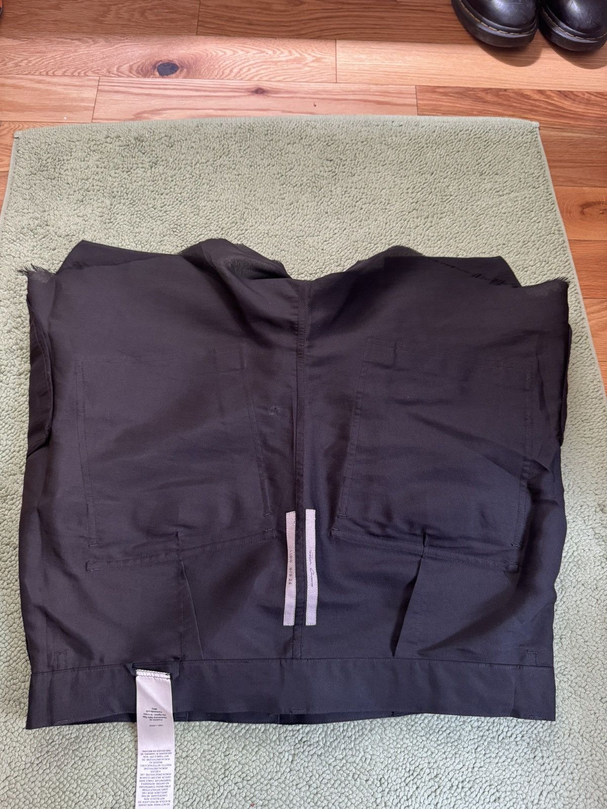 Rick Owens Rick Owens Black Silk and Nylon Blend Shorts – Size 33 Size US 33 - 6 Thumbnail