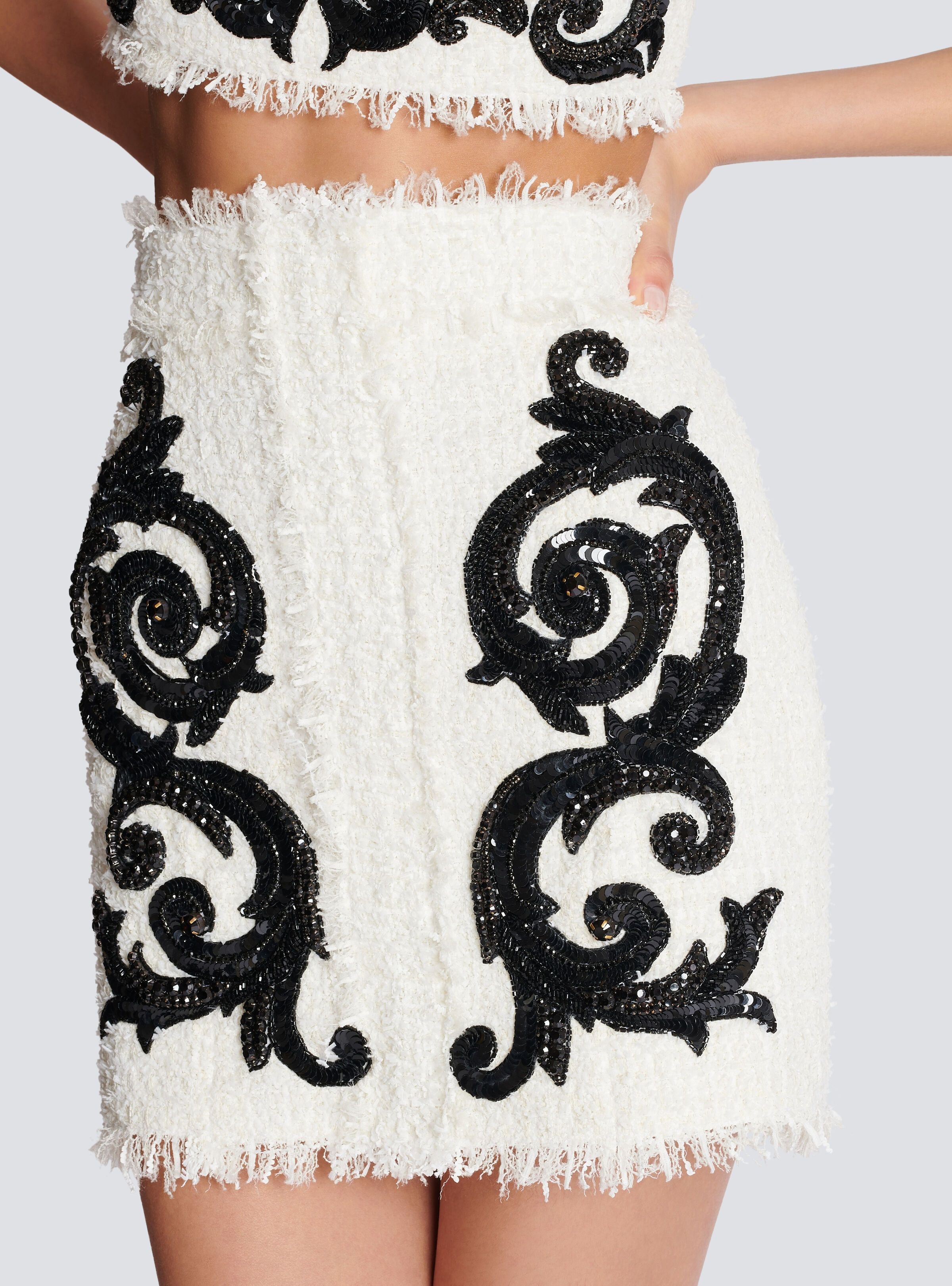 Balmain o1s1wg110825 Embroidered Tweed Mini Skirt in White Size 28" / US 6 / IT 42 - 6 Thumbnail