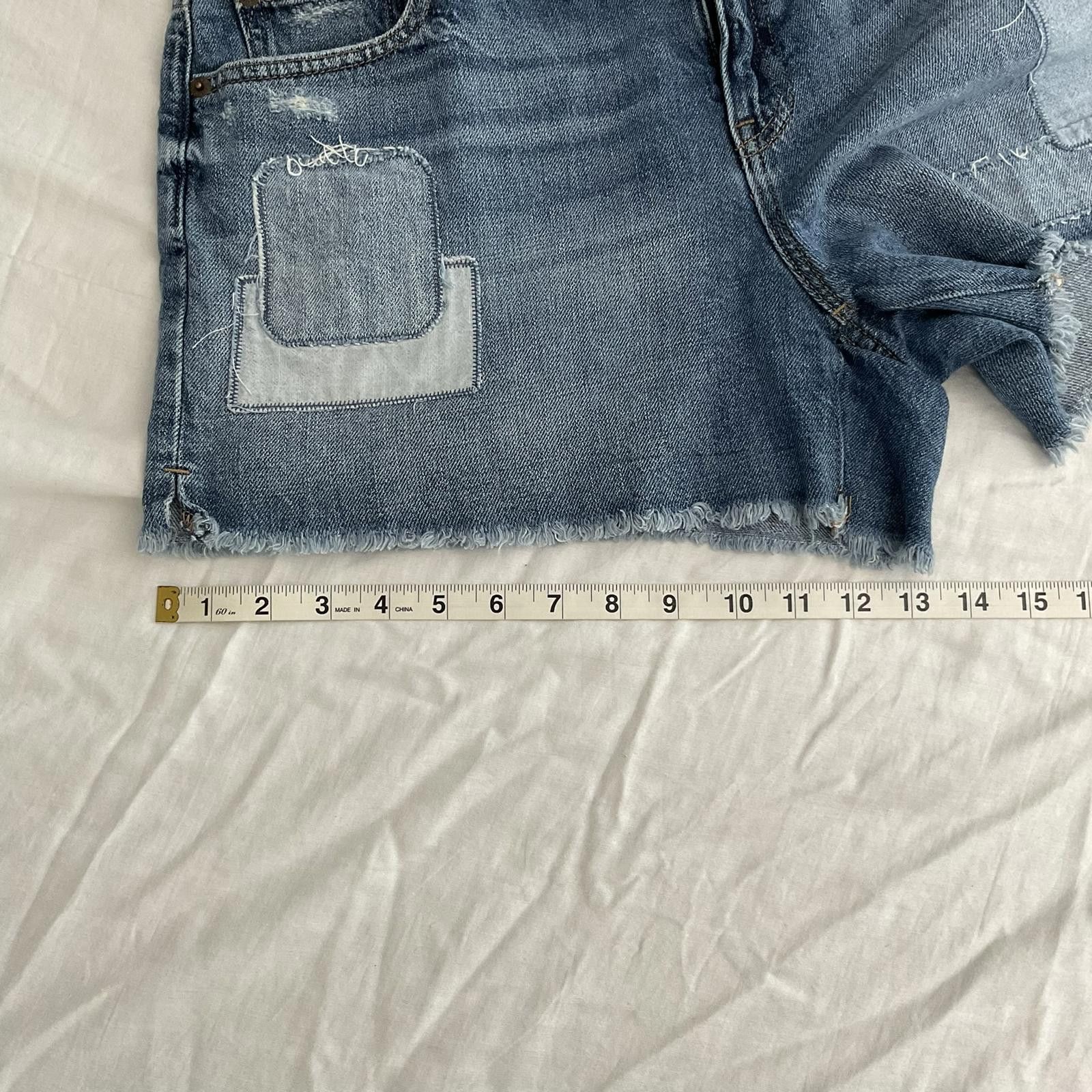 Gap GAP patchwork 4 in inseam mid rise jean denim shorts 32 / 10 Size 32" / US 10 / IT 46 - 4 Thumbnail