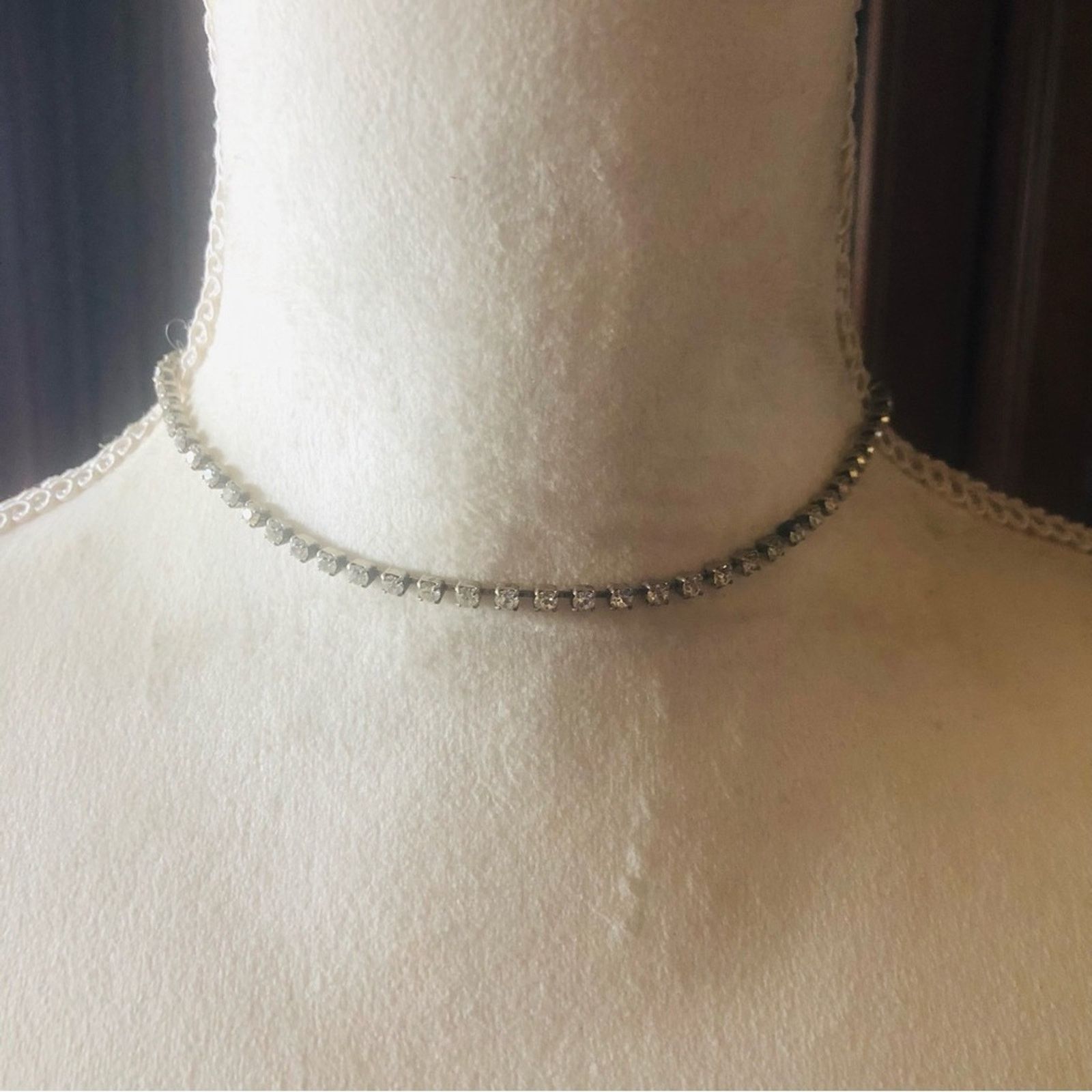 Vintage Vintage single row clear prong rhinestone choker necklace Size ONE SIZE - 2 Thumbnail