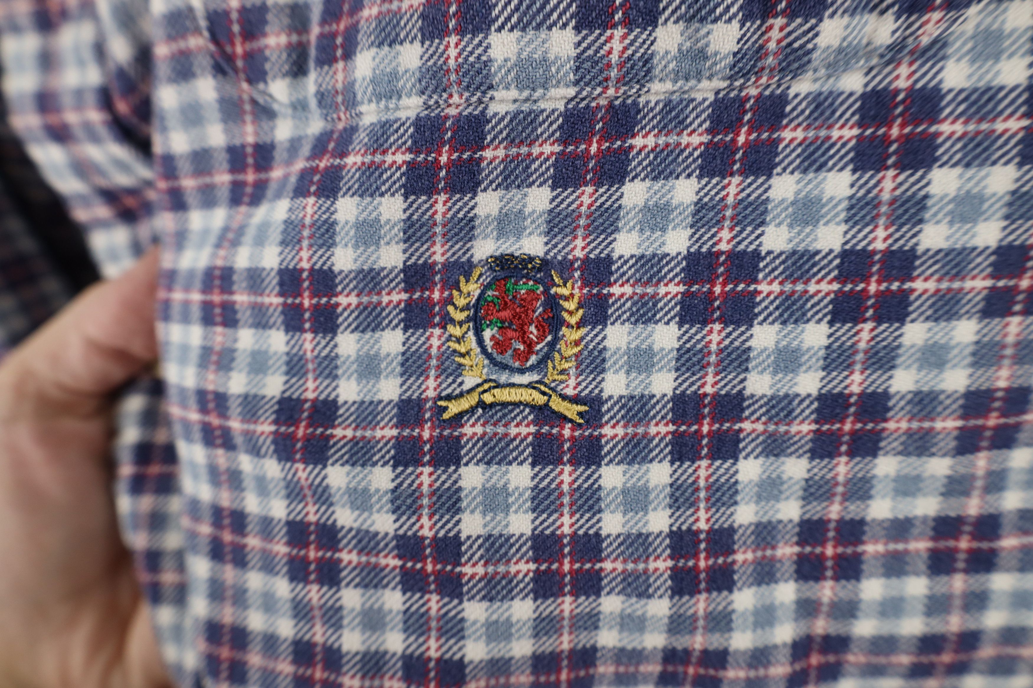 Tommy Hilfiger × Vintage Vintage 90s Tommy Hilfiger Collared Button Down Shirt Size US M / EU 48-50 / 2 - 4 Thumbnail