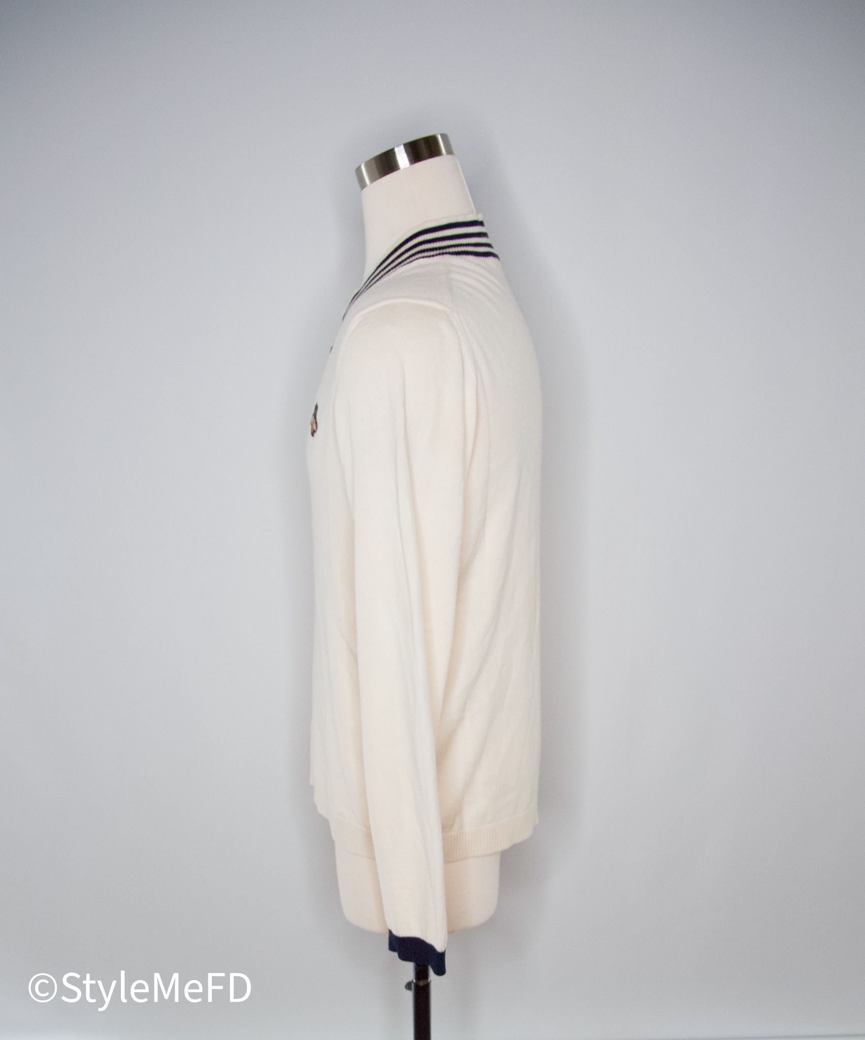 Gucci Gucci V Neck Pullover in Off-White w Blue & Bee Detailing Size US XL / EU 56 / 4 - 2 Thumbnail