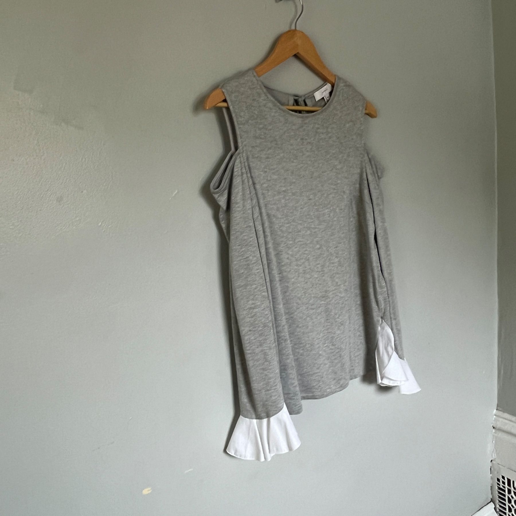 Designer Scripted Cold-Shoulder Women's Top in Gray Size M / US 6-8 / IT 42-44 - 7 Thumbnail