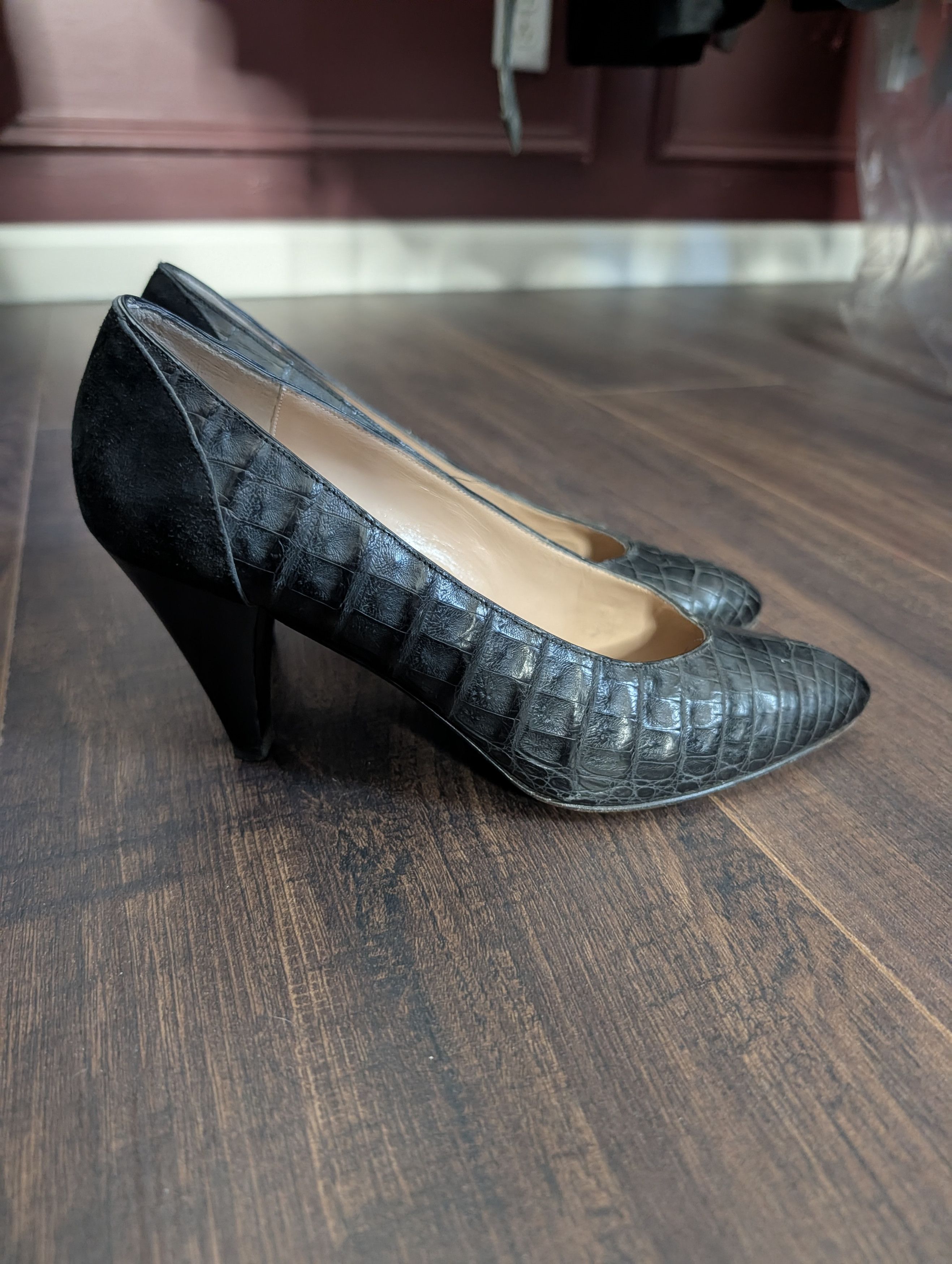 Gucci Genuine CROCODILE Black Pointed Toe Pumps 38B Size US 8 / IT 38 - 2 Thumbnail