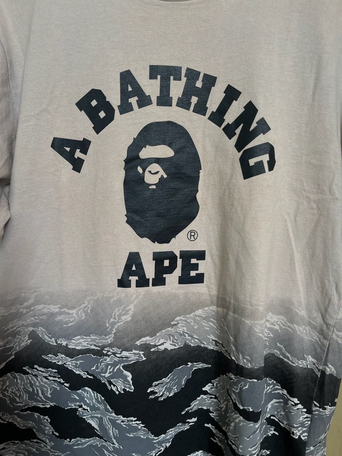 Bape BAPE Gradient Tiger Camo College Logo Tee Size US L / EU 52-54 / 3 - 2 Thumbnail