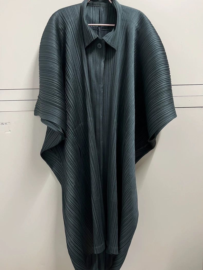 Issey Miyake Issey Miyake size:3 Charcoal grey pleated coat Size M / US 6-8 / IT 42-44 - 2 Thumbnail